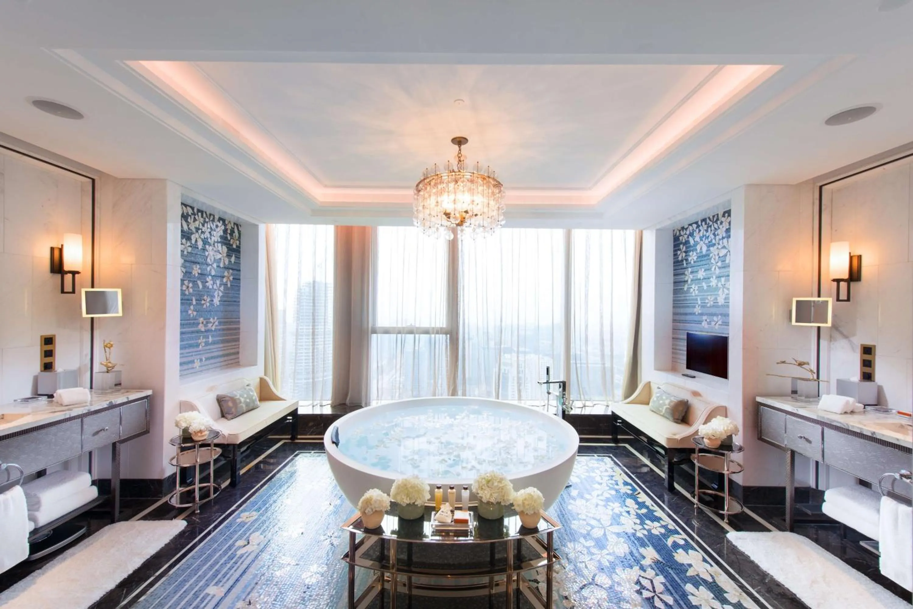 Bathroom, Bed in Waldorf Astoria Chengdu