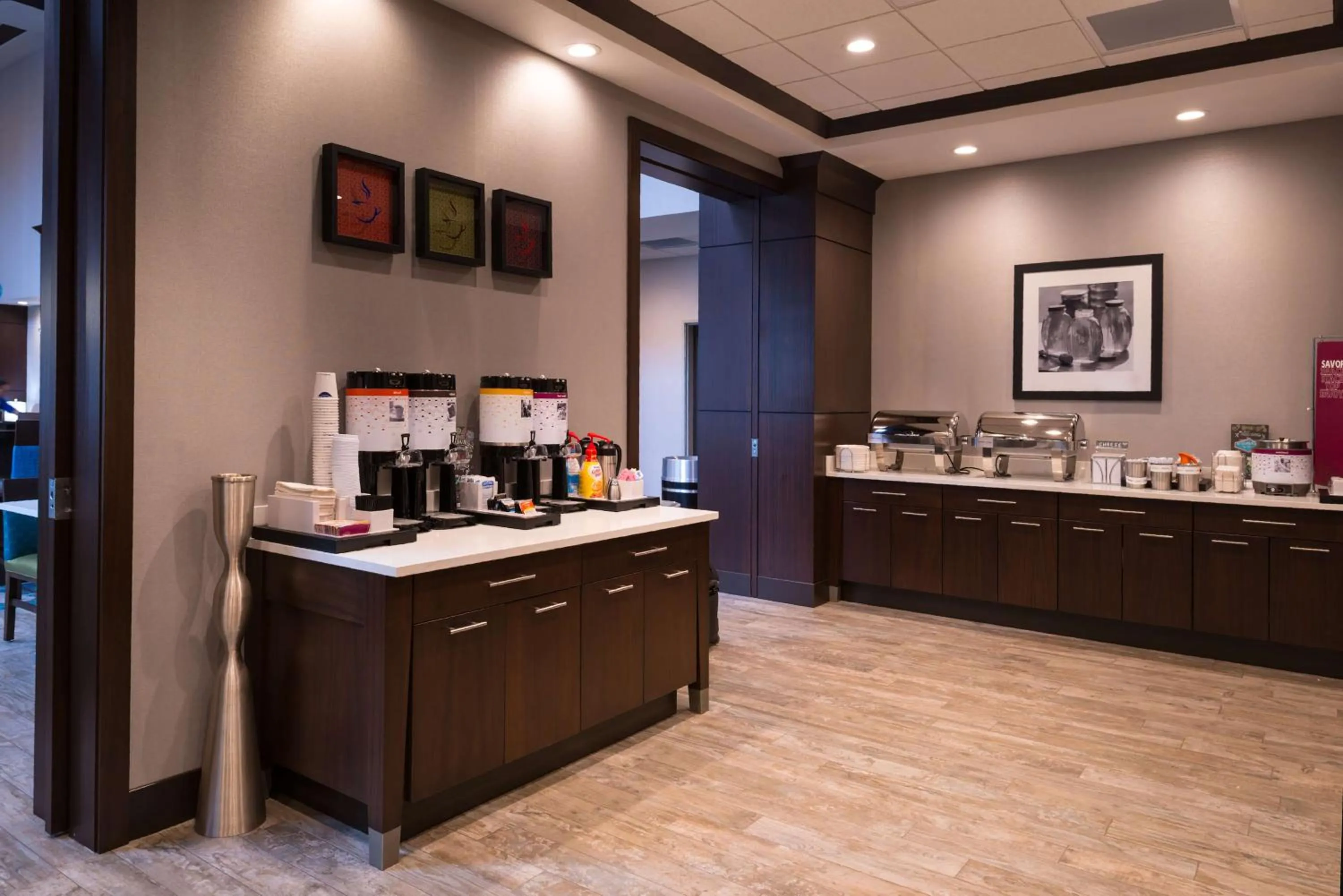 Dining area in Hampton Inn & Suites Olympia Lacey, Wa