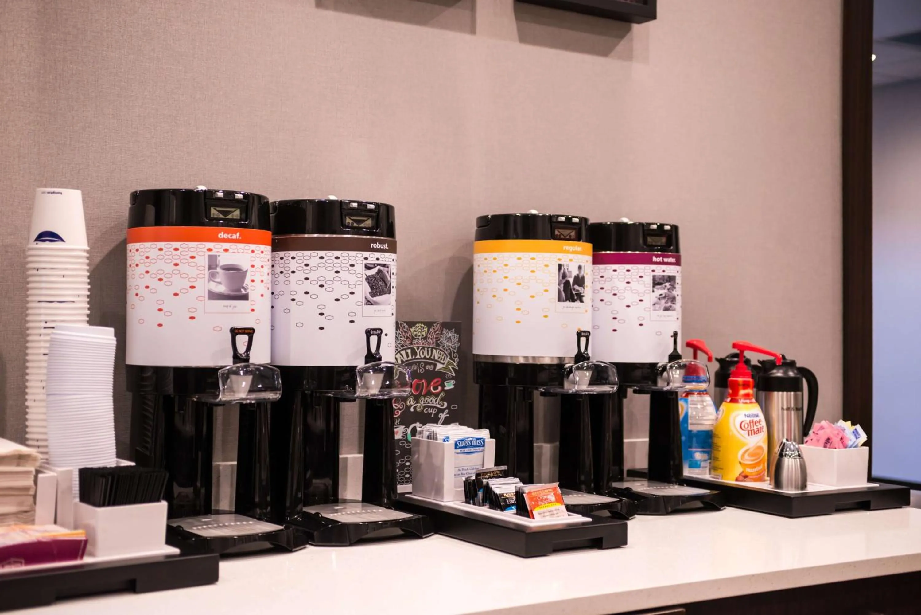 Dining area in Hampton Inn & Suites Olympia Lacey, Wa
