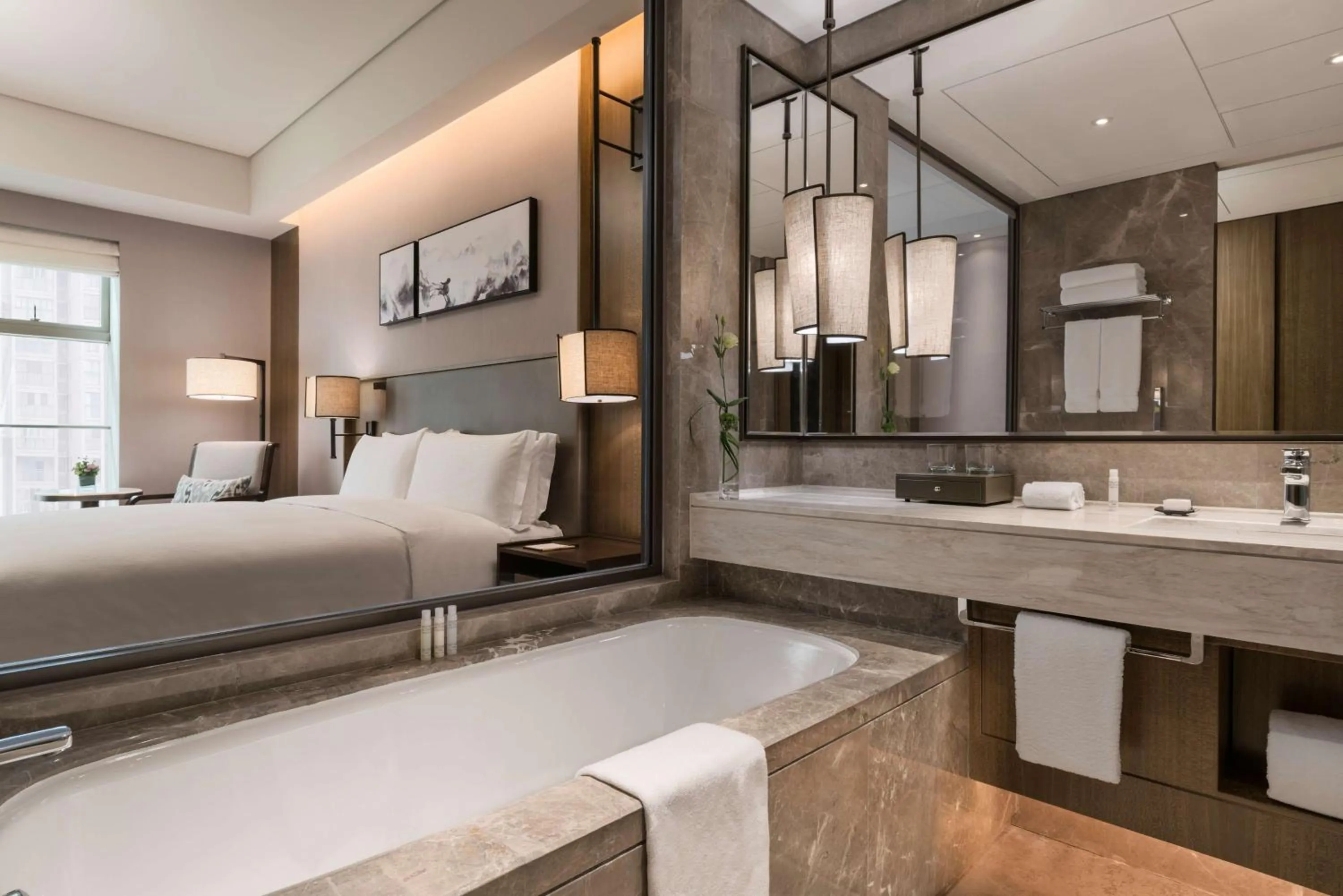 Bathroom, Bed in DoubleTree by Hilton Hotel Shiyan