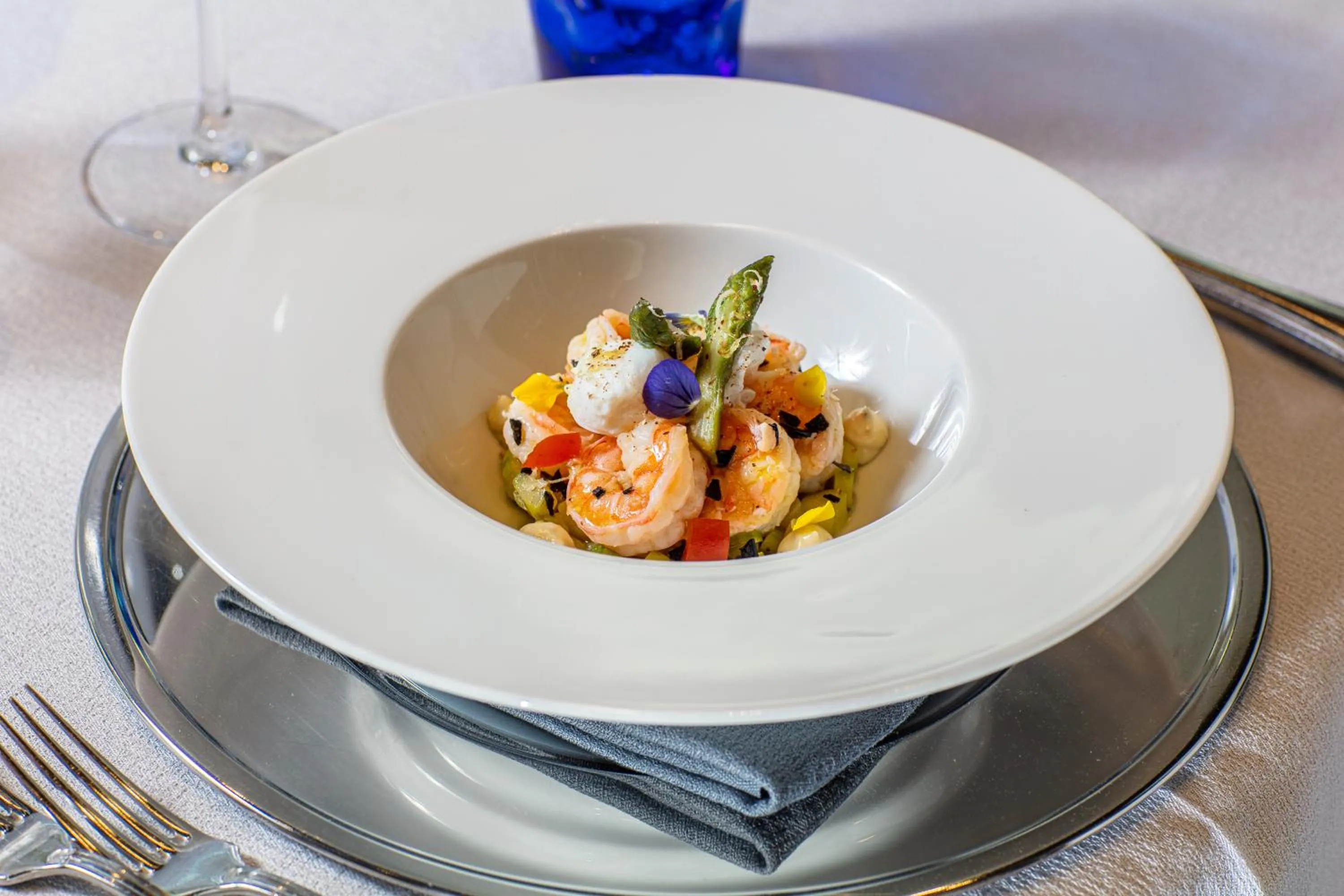 Restaurant/places to eat in Monaco Suites Hotel