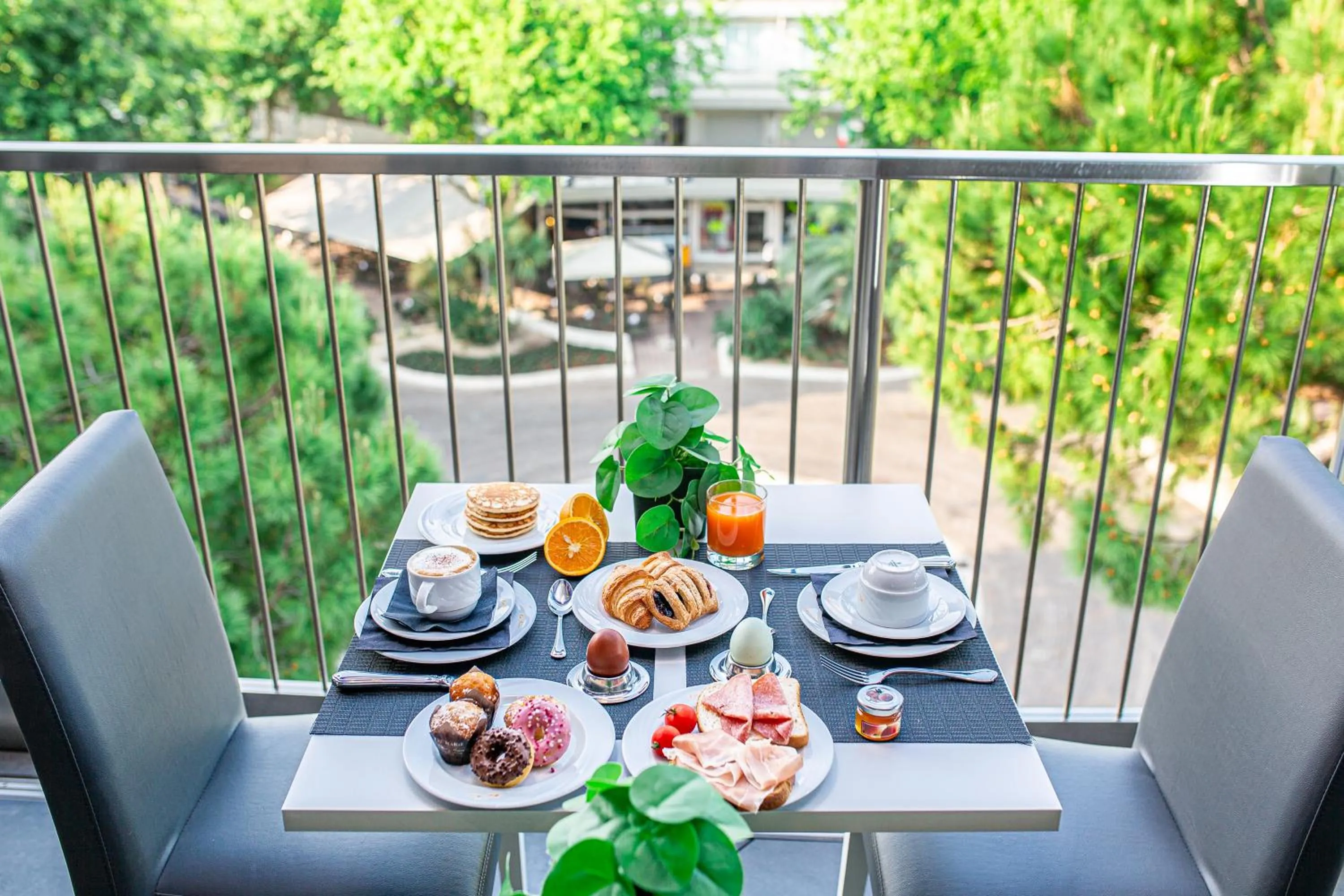 Breakfast in Monaco Suites Hotel