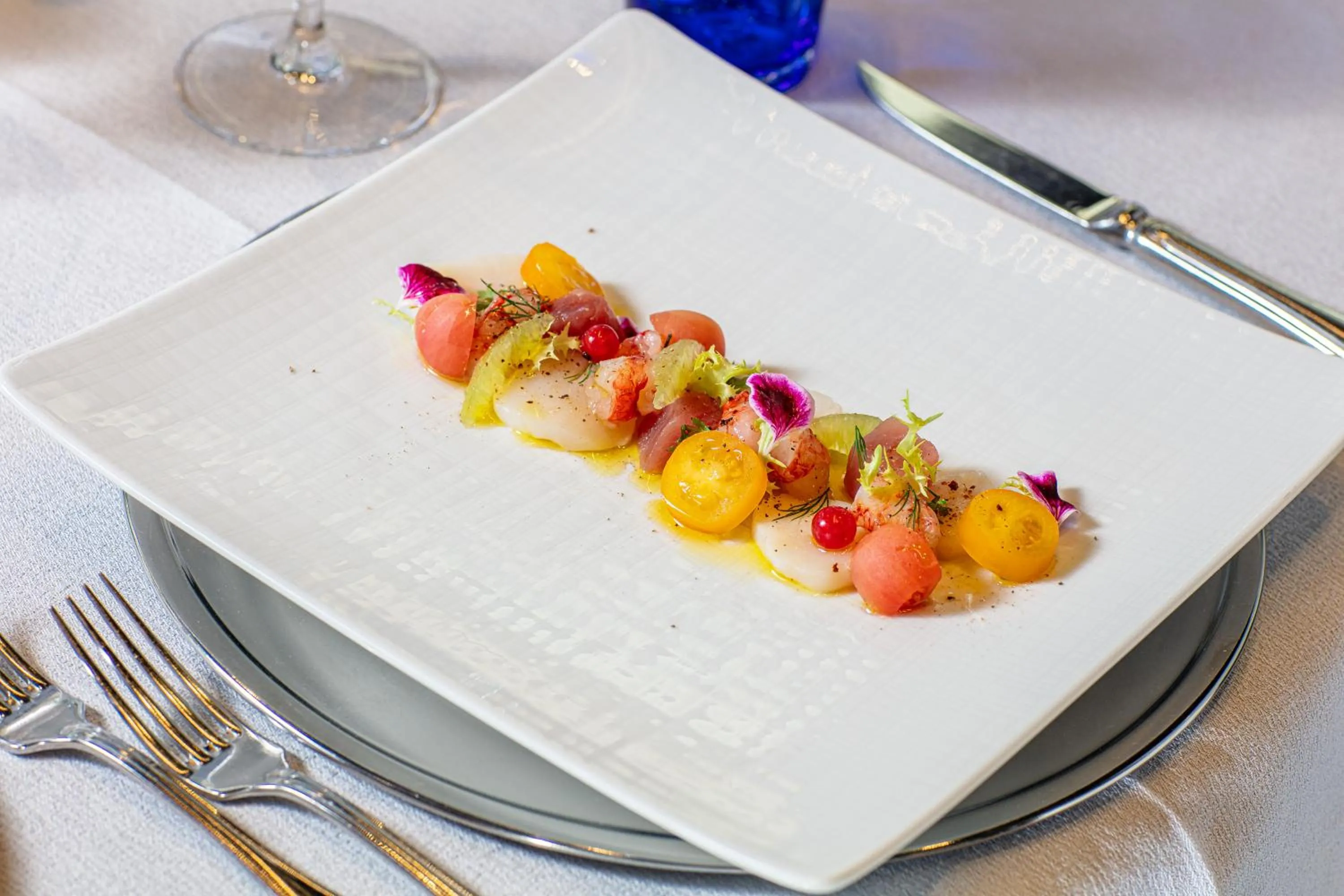 Restaurant/places to eat in Monaco Suites Hotel