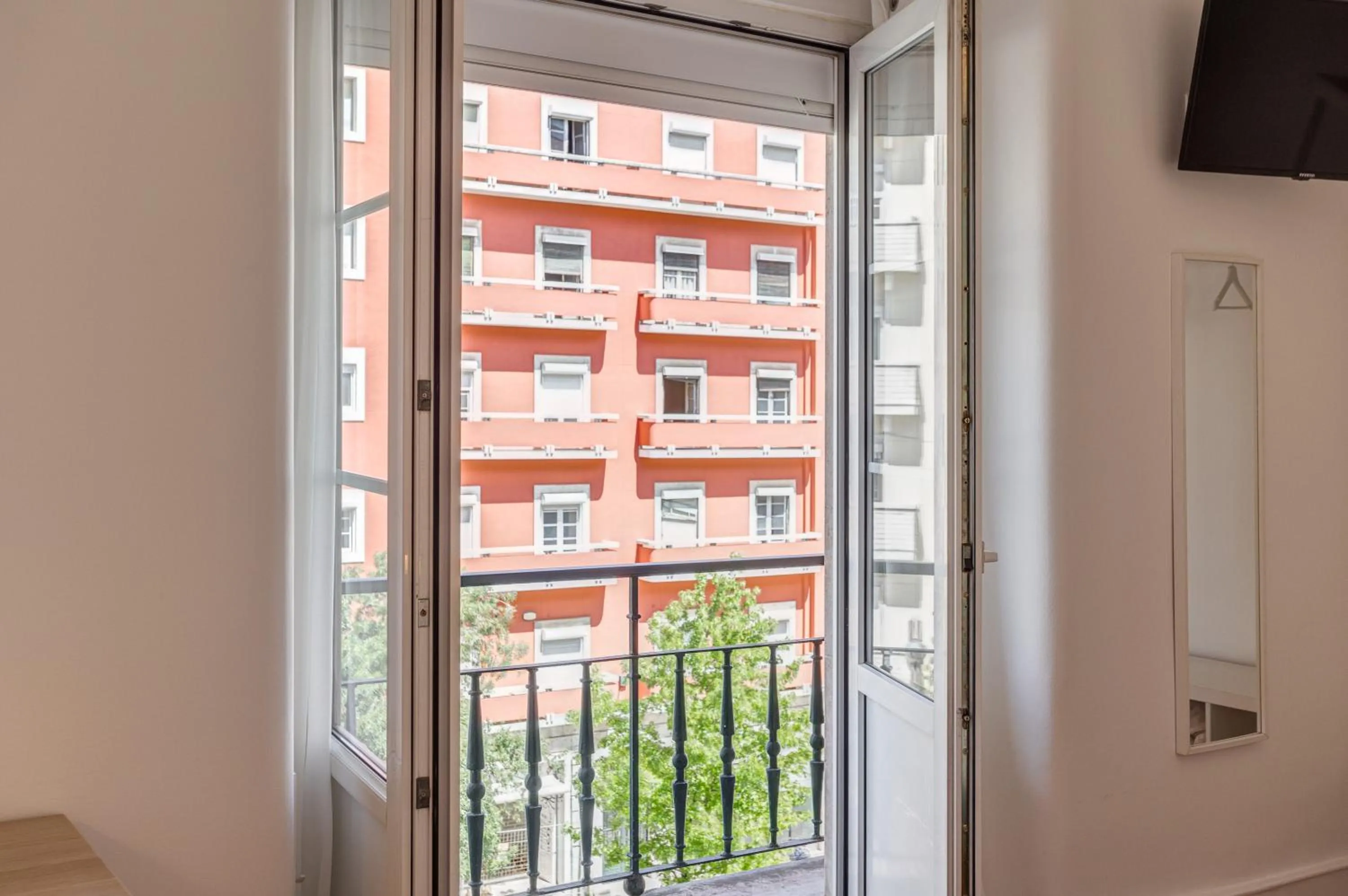 TV and multimedia in Home Out Rooms & Apartments