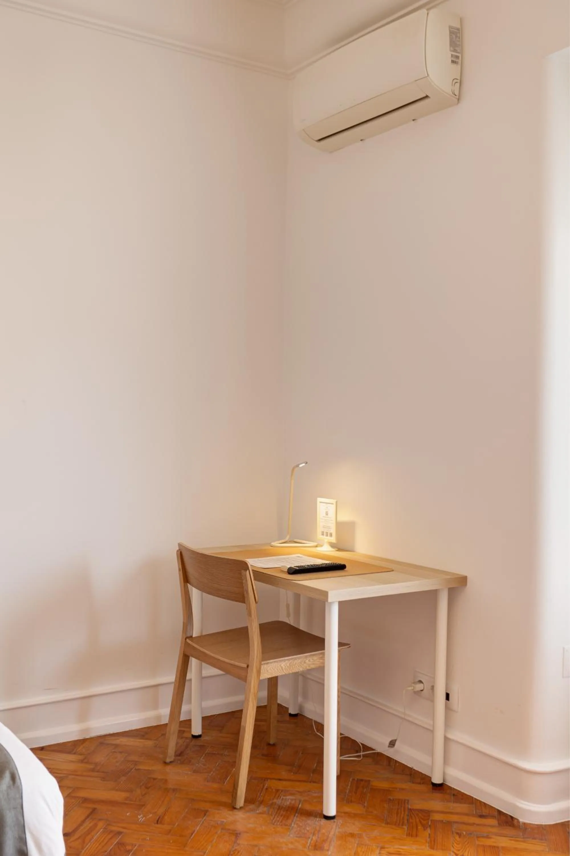 air conditioner in Home Out Rooms & Apartments