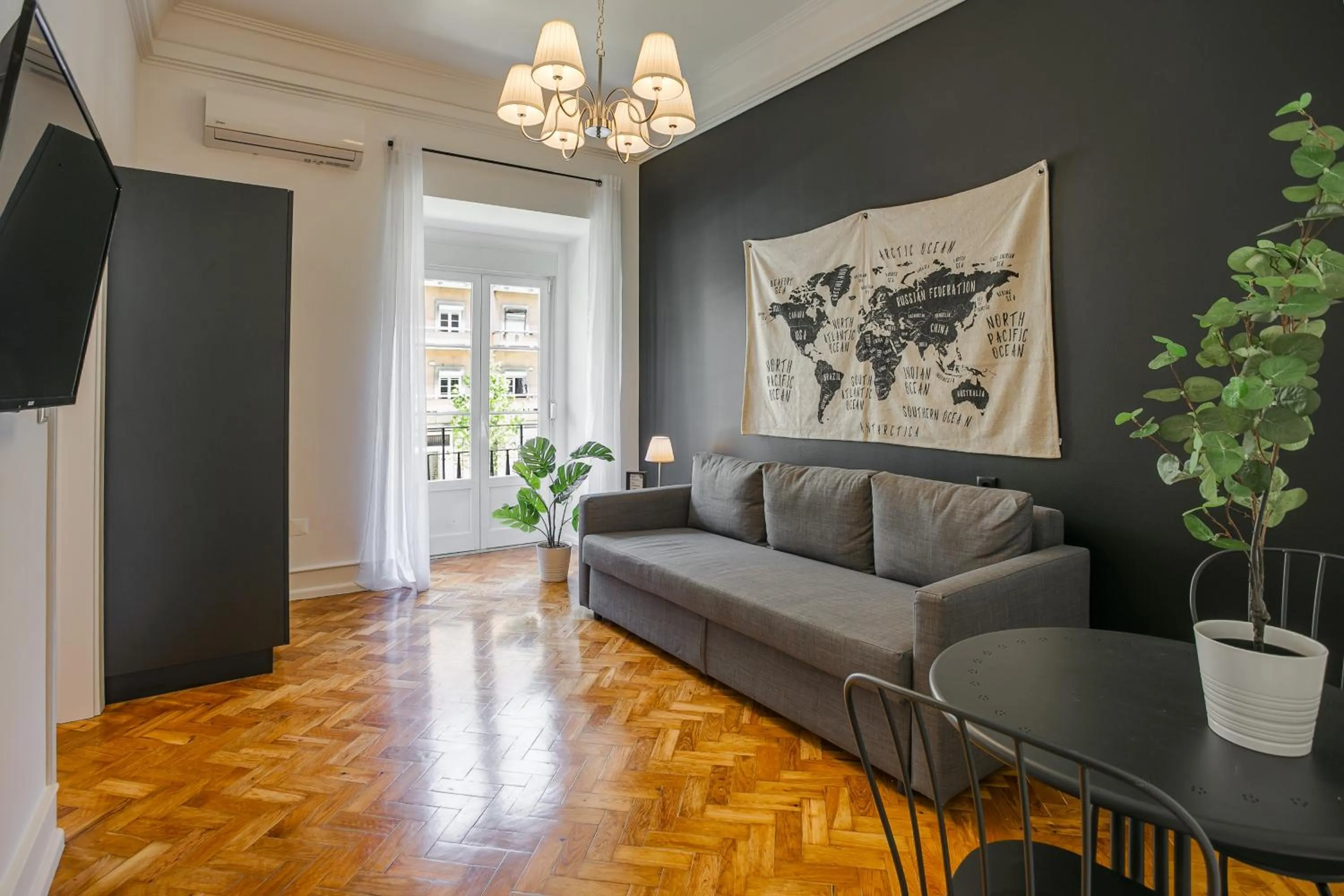 TV and multimedia in Home Out Rooms & Apartments