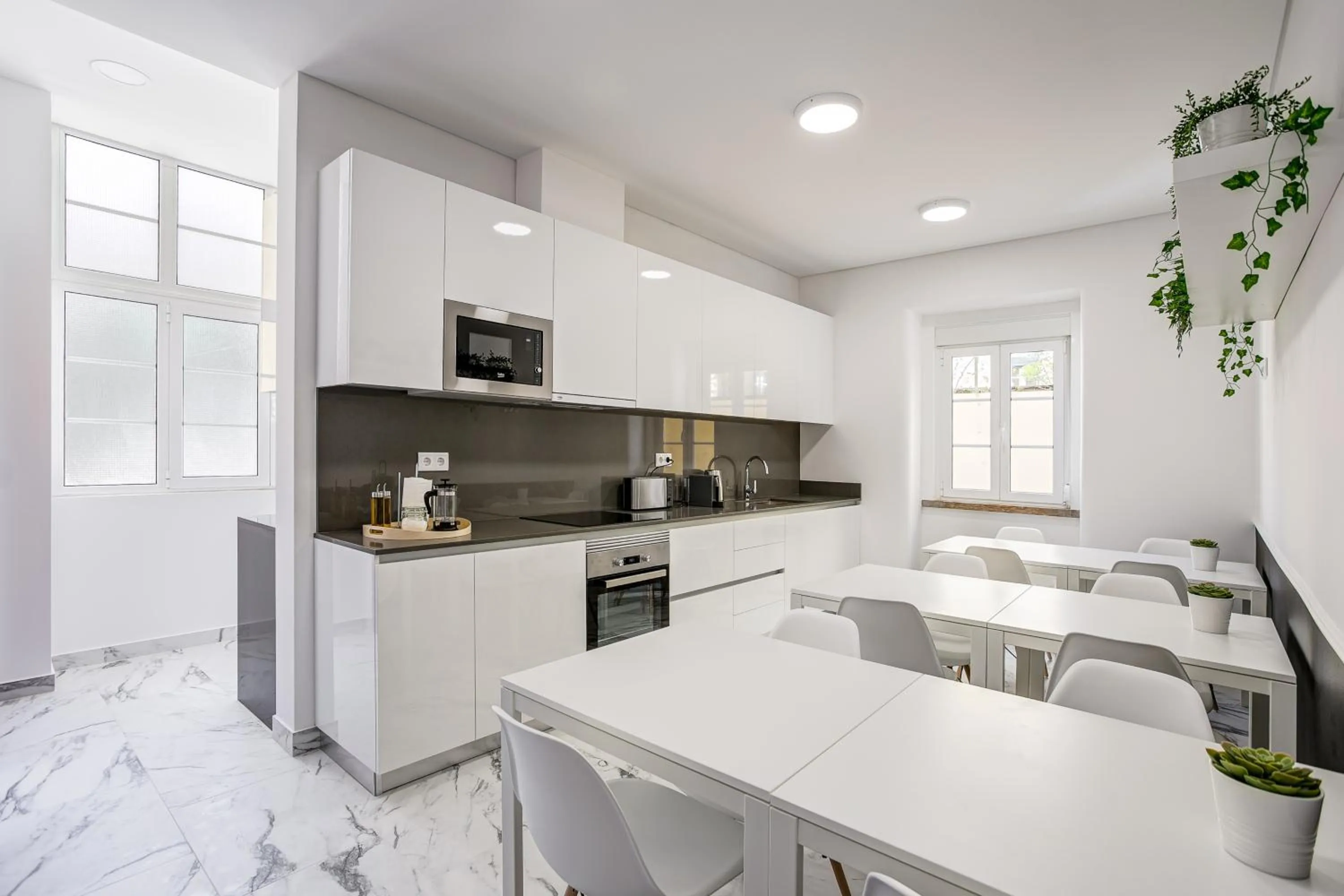 Kitchen or kitchenette in Home Out Rooms & Apartments