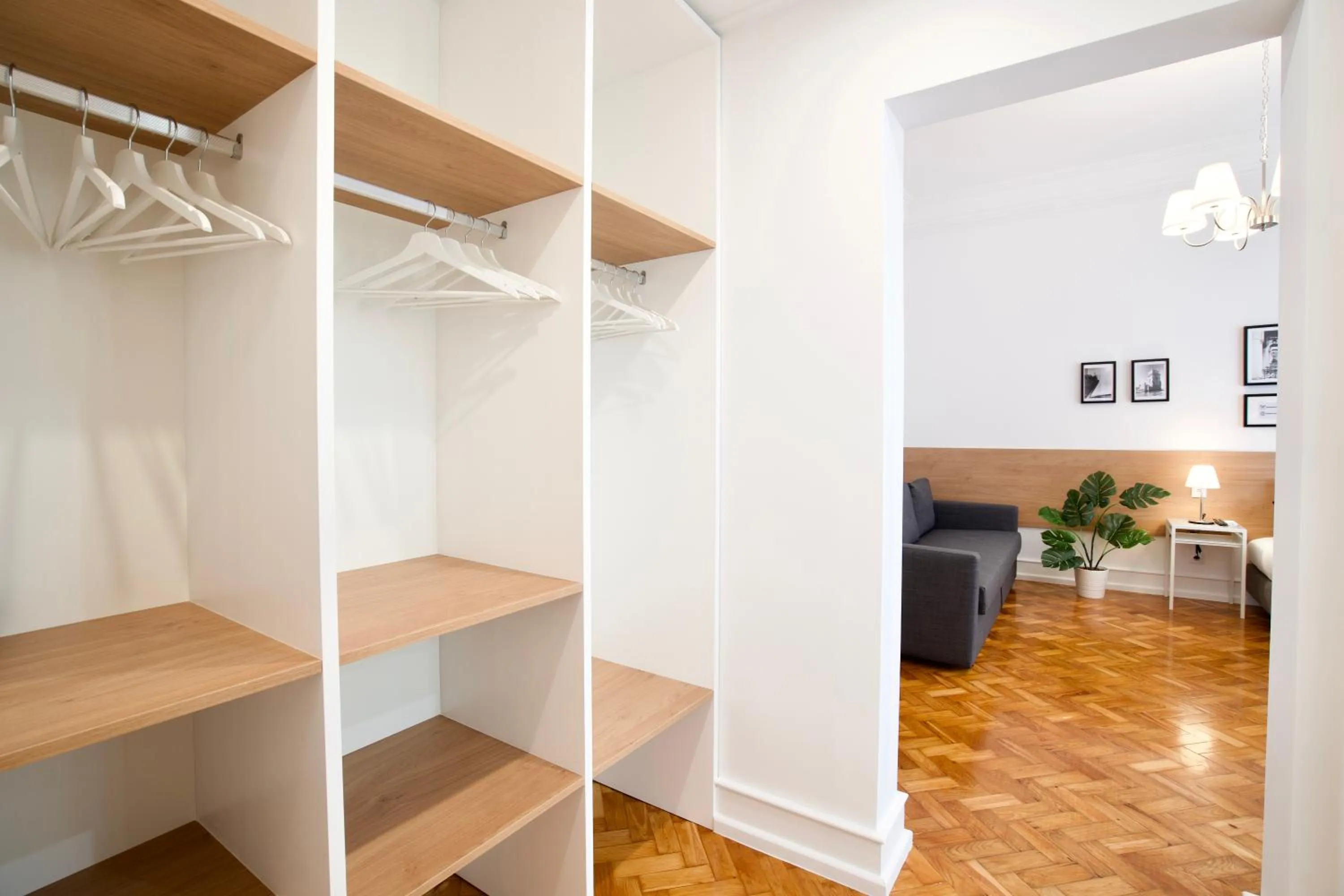 wardrobe in Home Out Rooms & Apartments