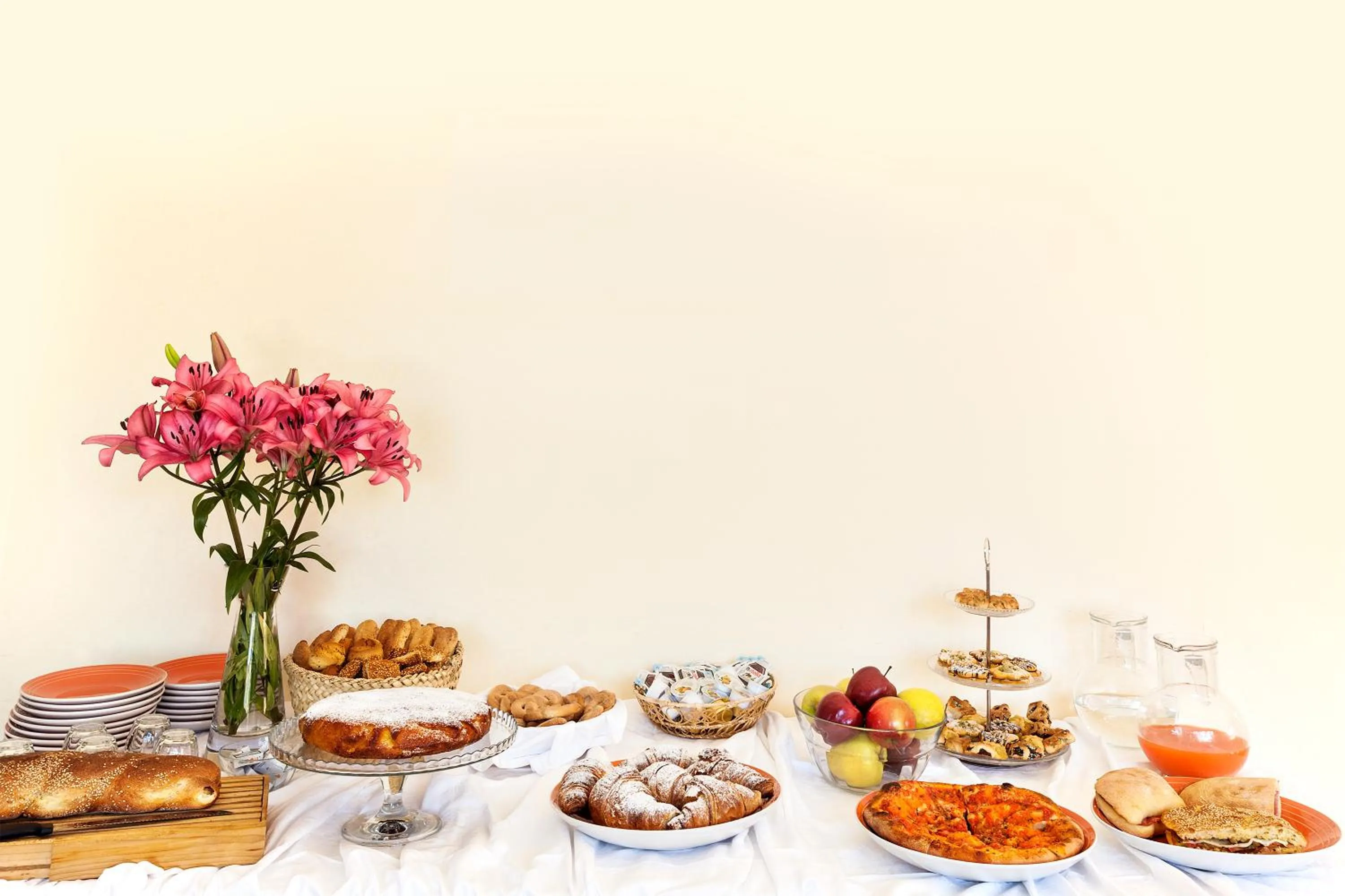 Food and drinks in Hotel Terra degli Elimi