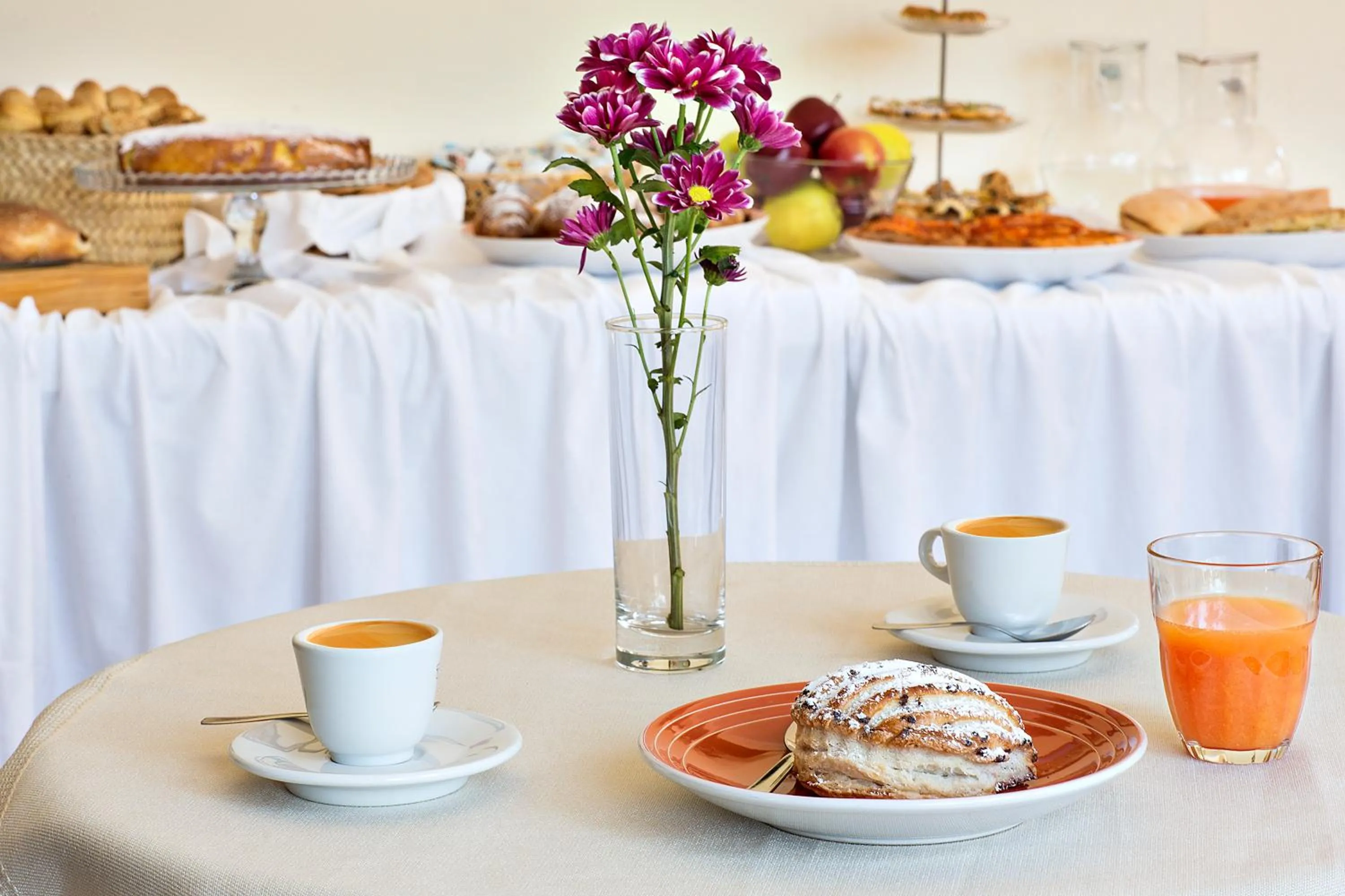 Food and drinks in Hotel Terra degli Elimi