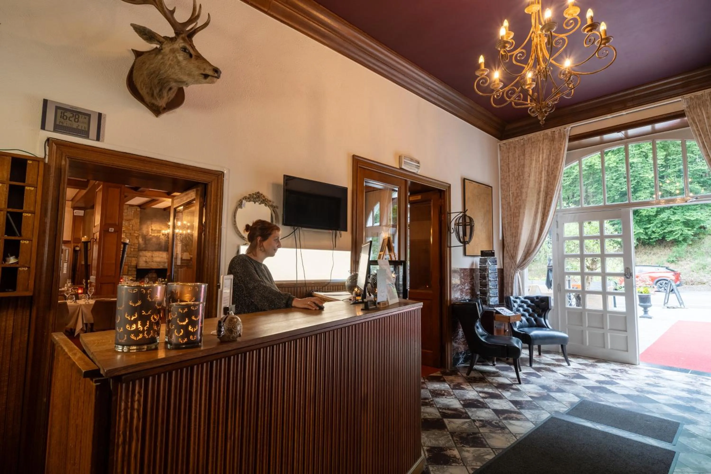Lobby or reception in Hotel L'eau Vive