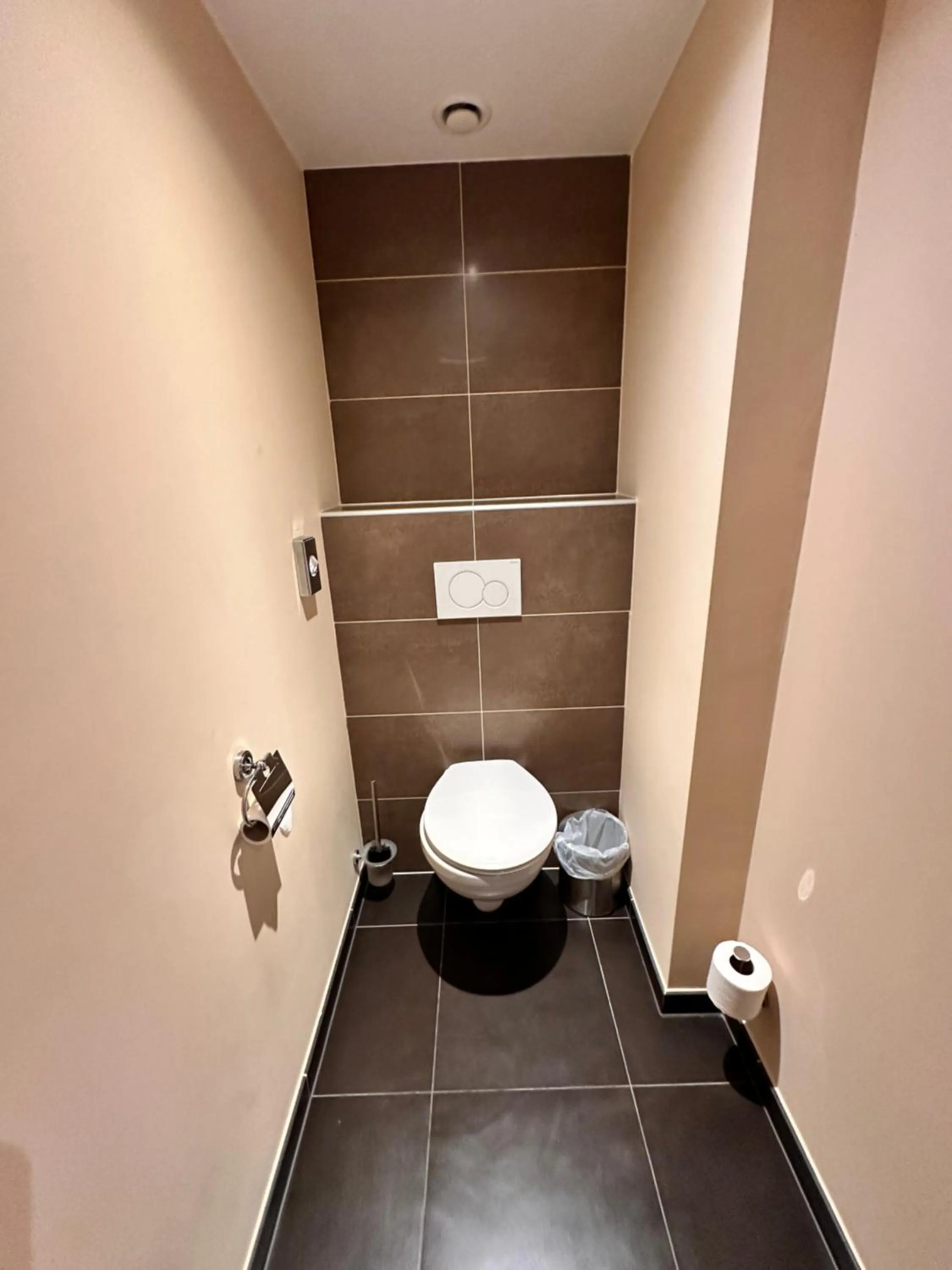 Toilet in Hotel Melba