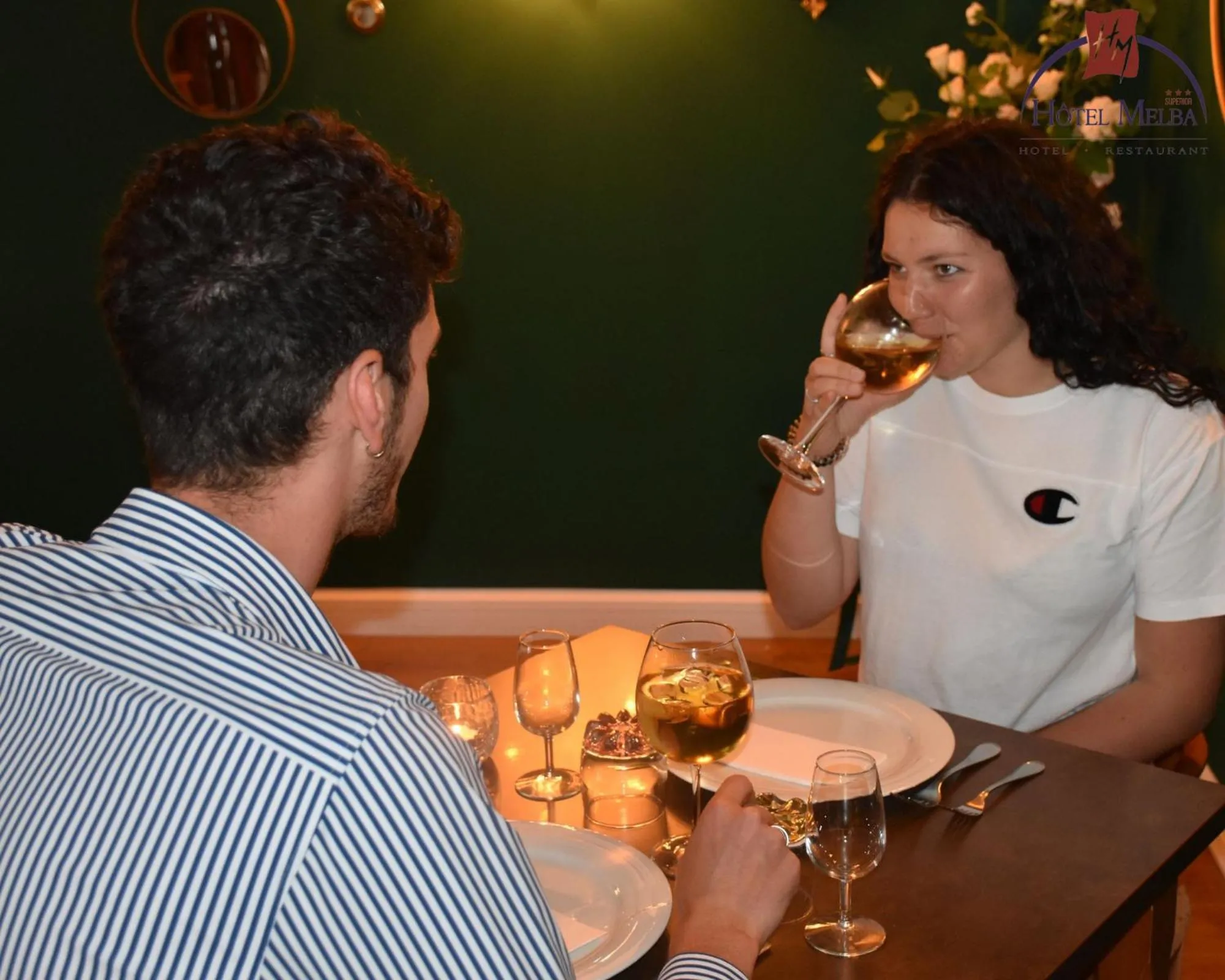 Restaurant/places to eat in Hotel Melba