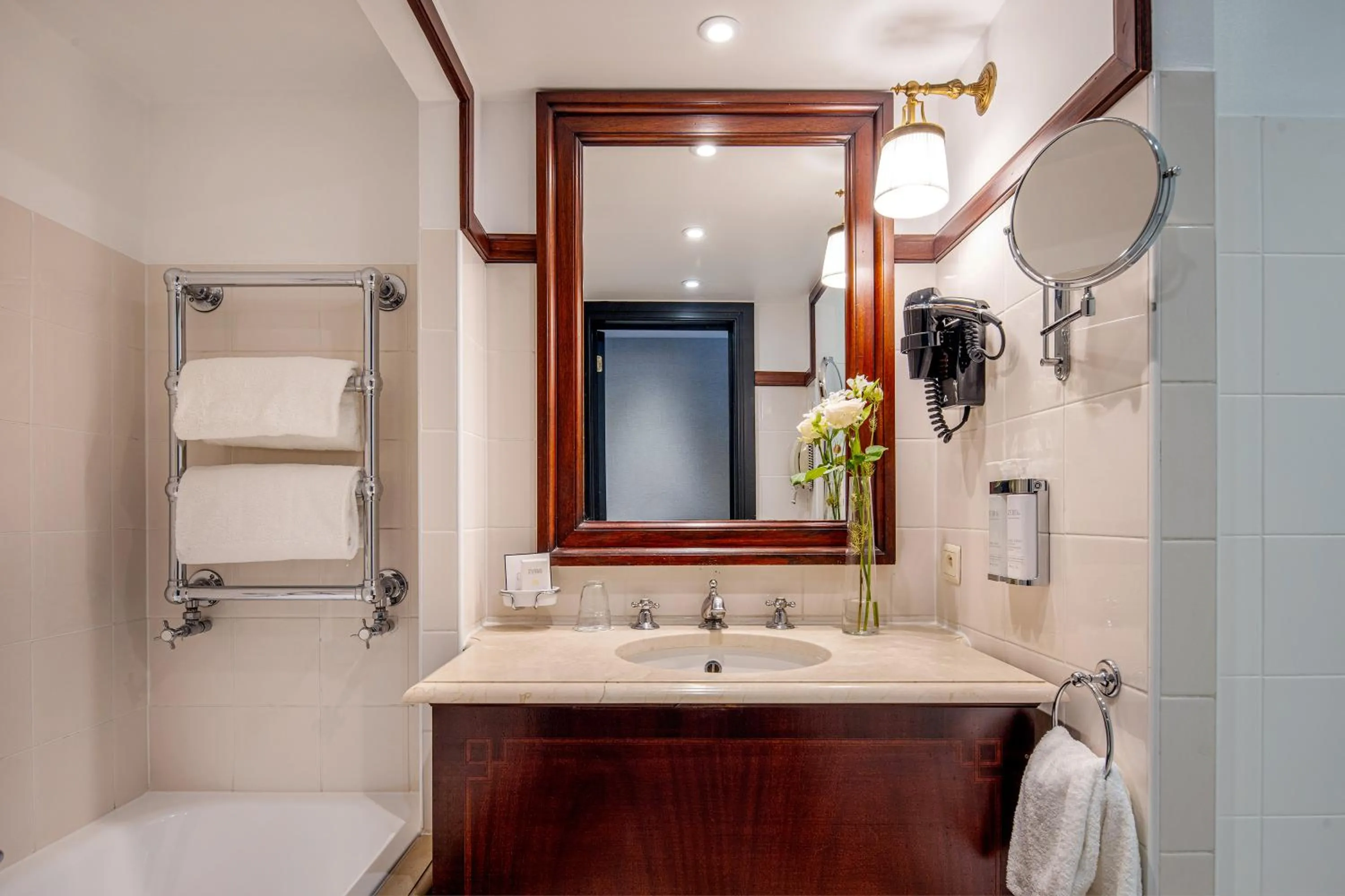 Shower in Hotel Barsey by Warwick