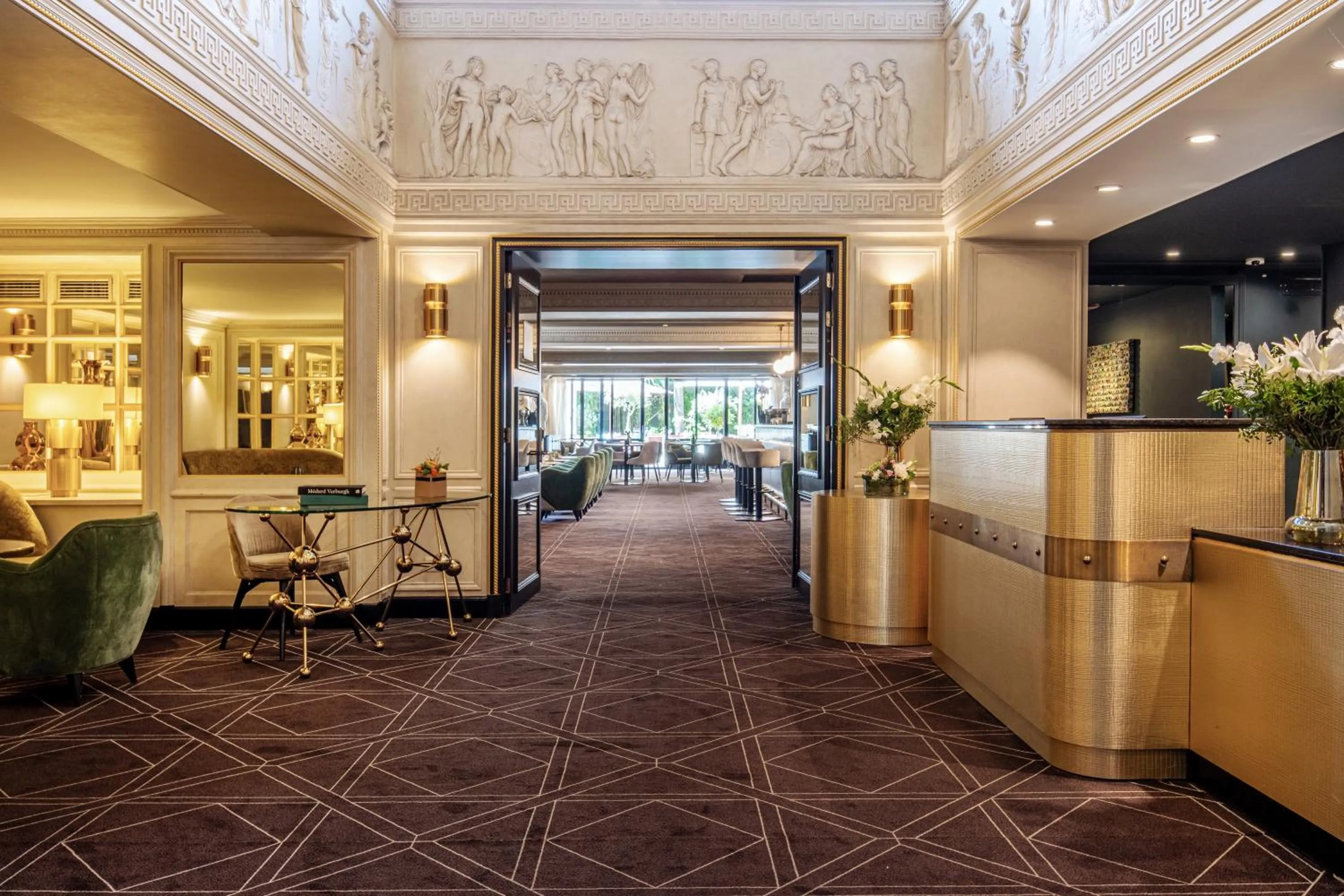Lobby or reception in Hotel Barsey by Warwick