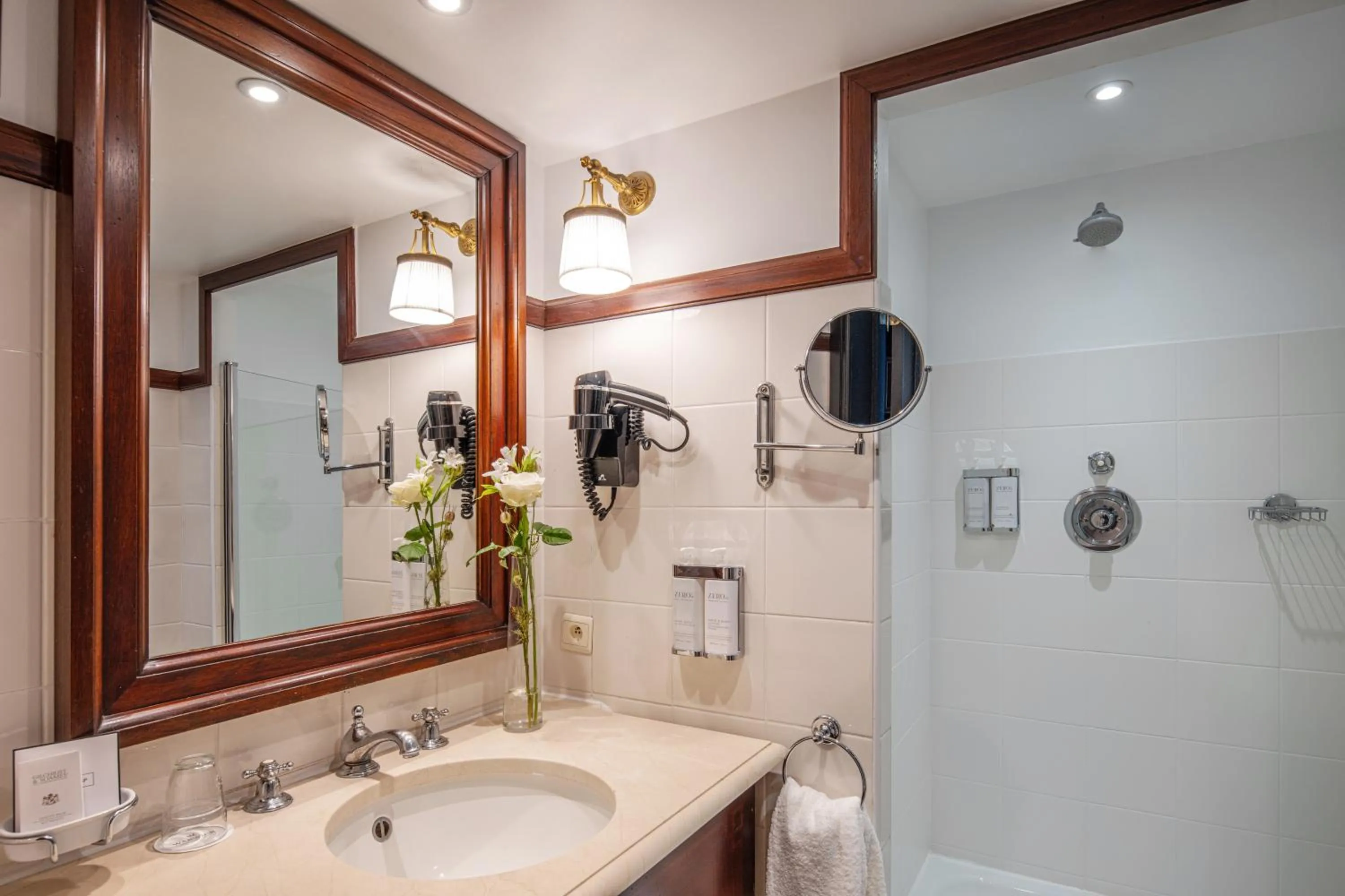 Shower in Hotel Barsey by Warwick