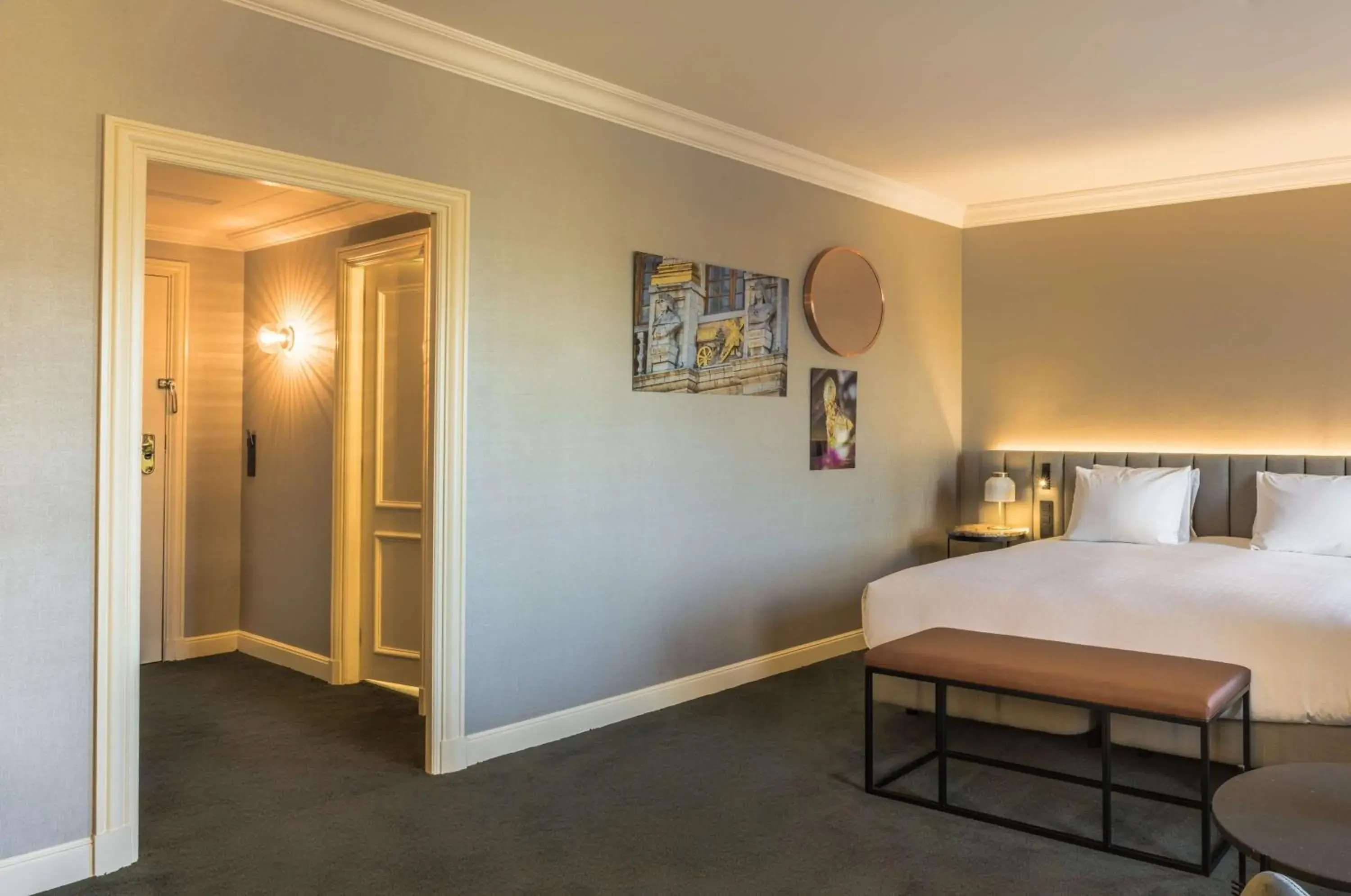 King Guest Room in Hilton Brussels Grand Place King Guest Room in Hilton Brussels Grand Place