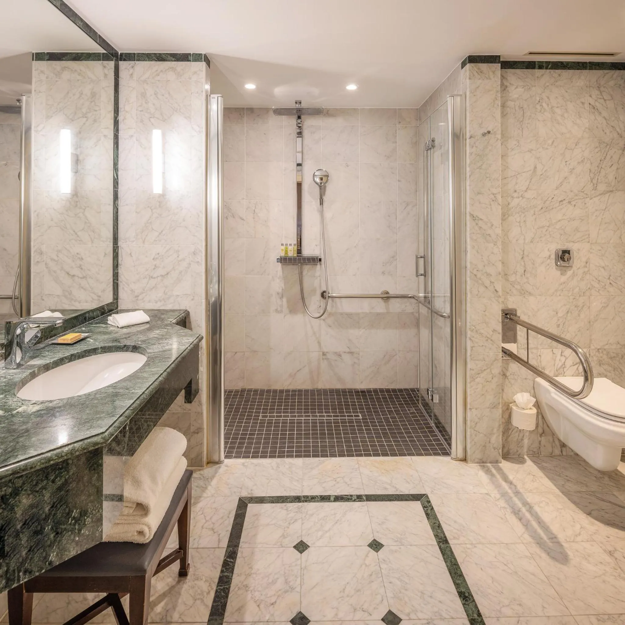 Bathroom in Hilton Brussels Grand Place