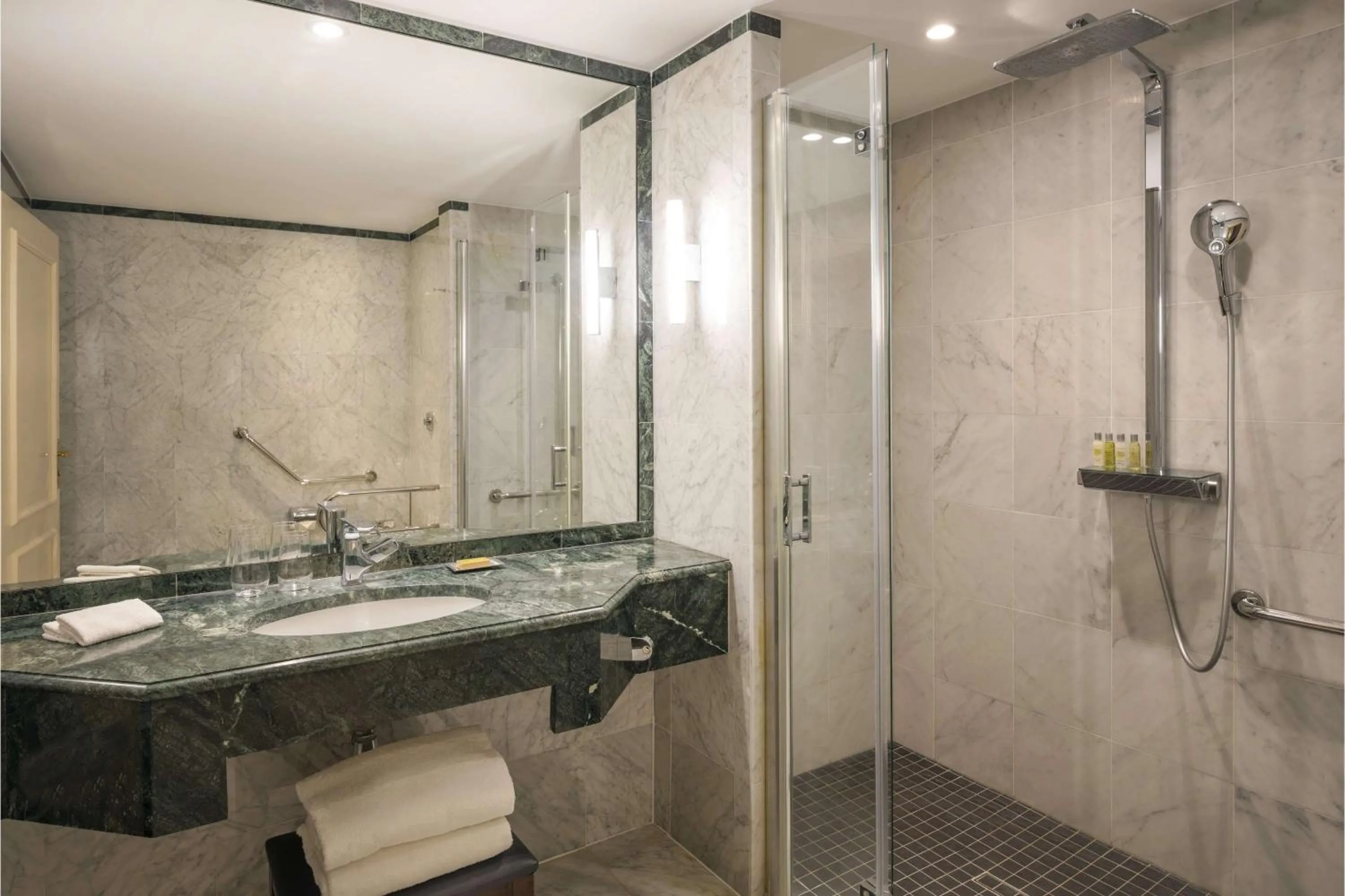 Bathroom in Hilton Brussels Grand Place