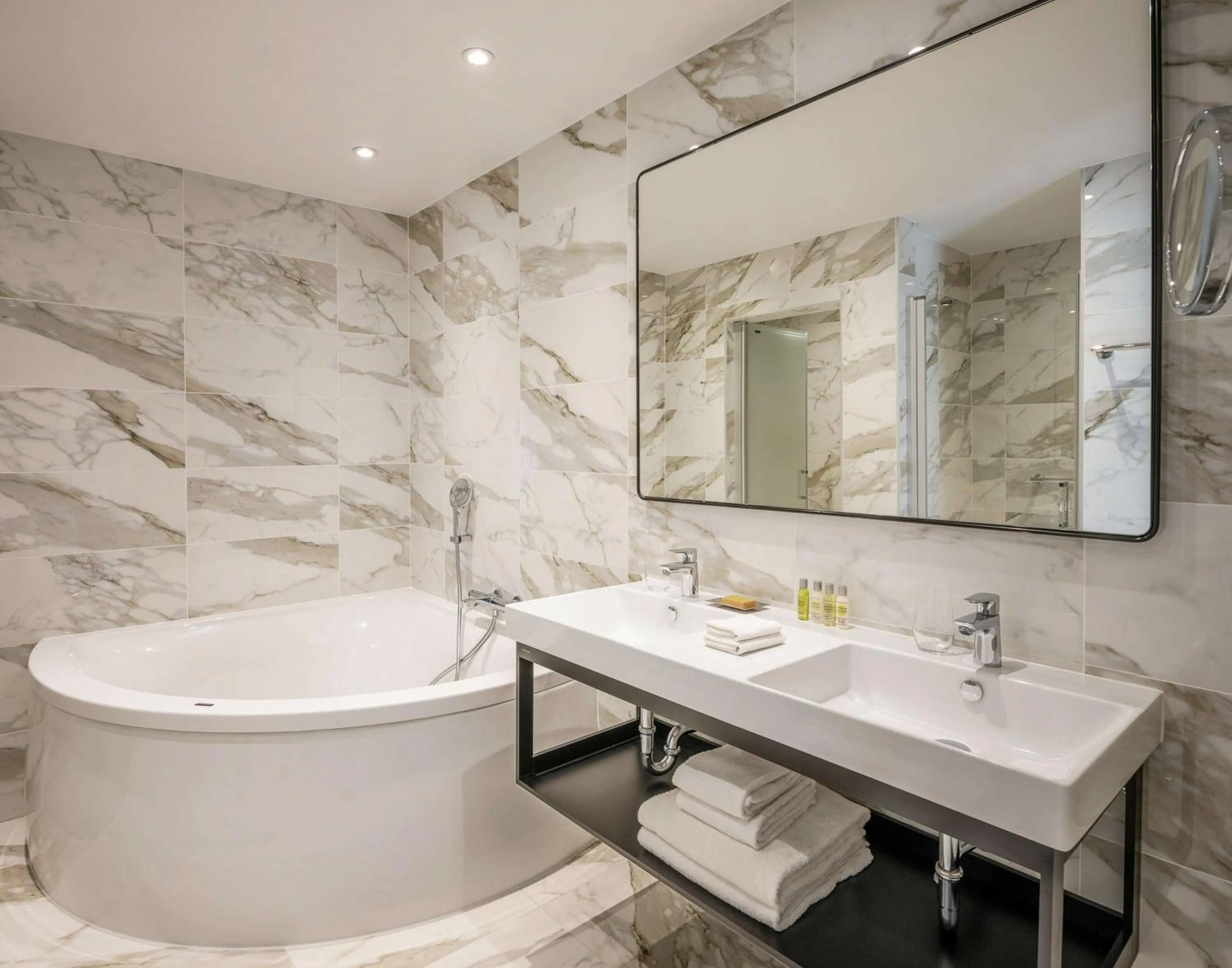 Bathroom in Hilton Brussels Grand Place