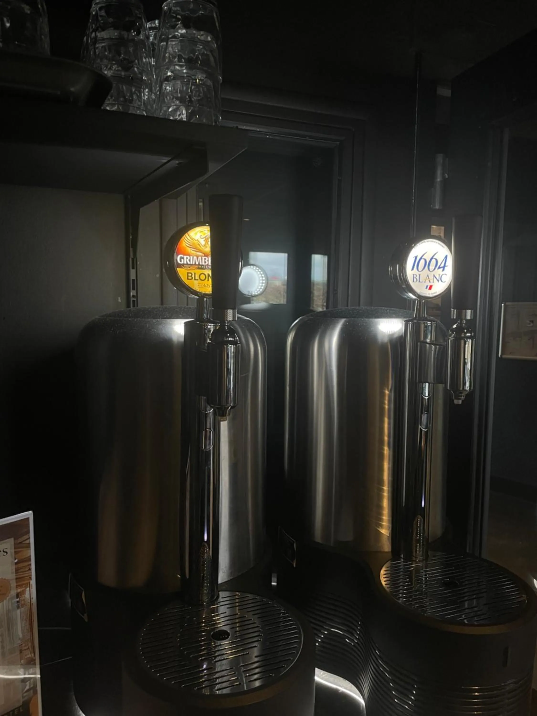 Lounge or bar in Hotel L'Ortega - Rennes St Jacques Aéroport