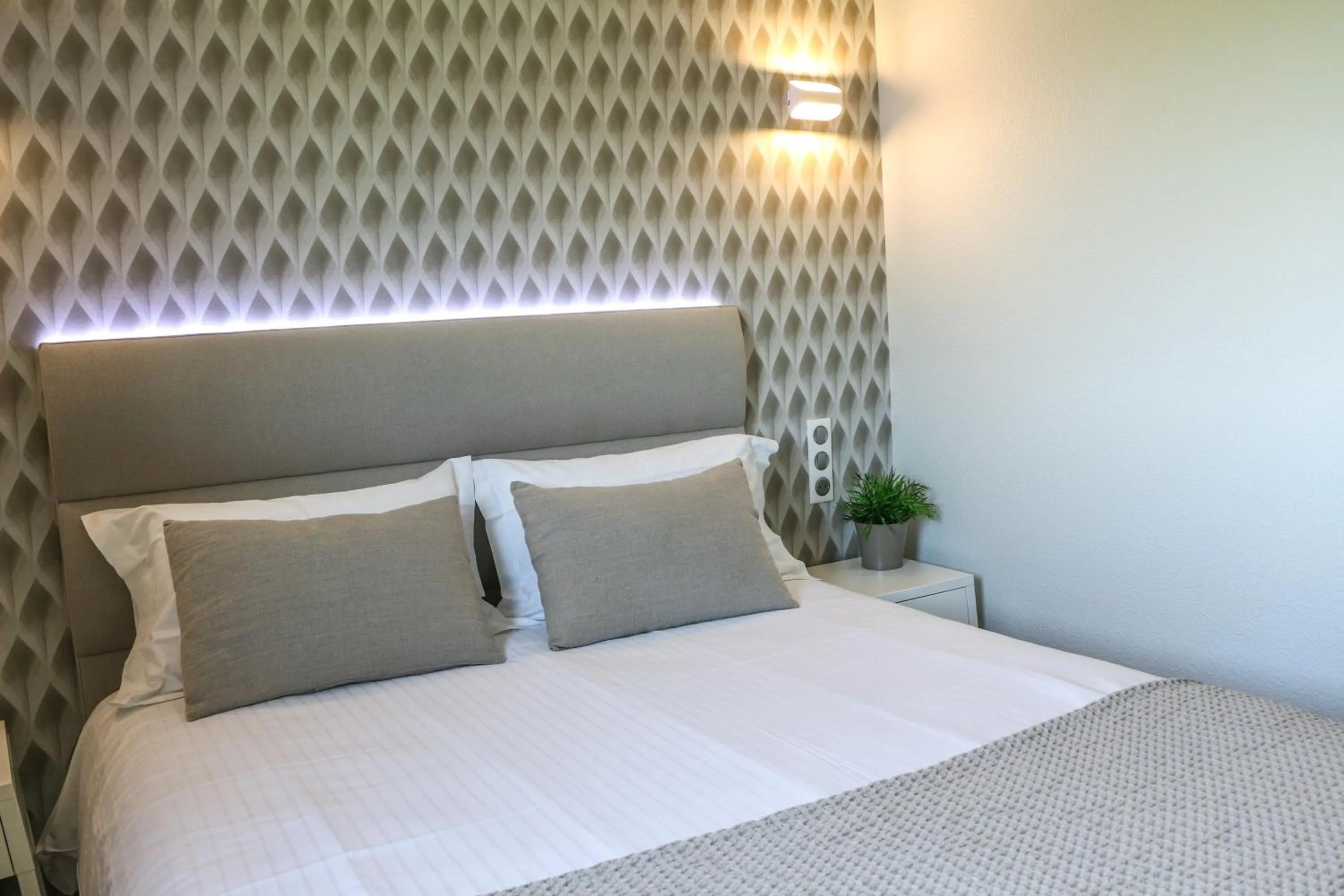 Bedroom, Bed in Hotel L'Ortega - Rennes St Jacques Aéroport