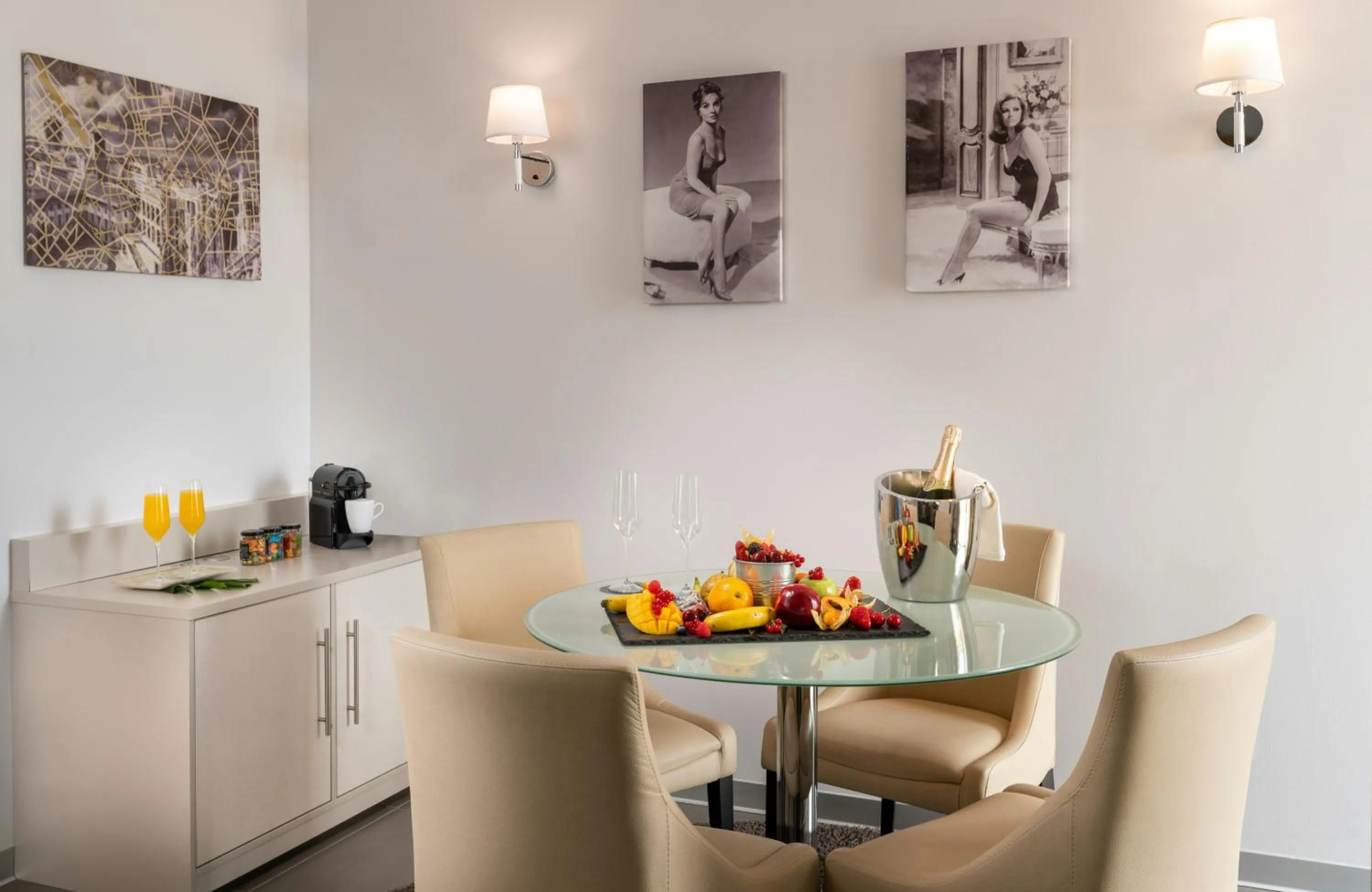 Photo of the whole room in NYX Hotel Milan by Leonardo Hotels