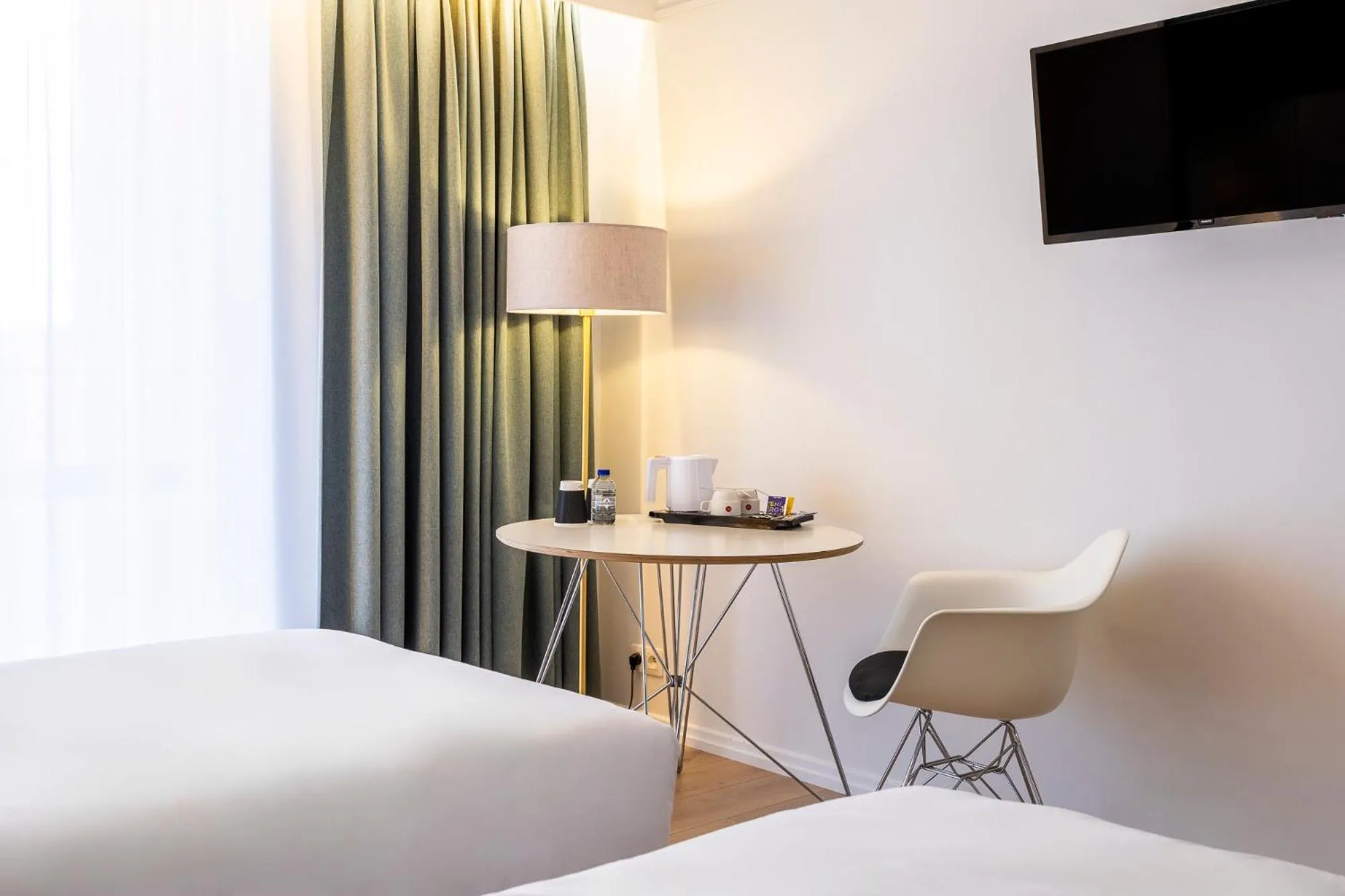 Photo of the whole room, Bed in Hotel Louise