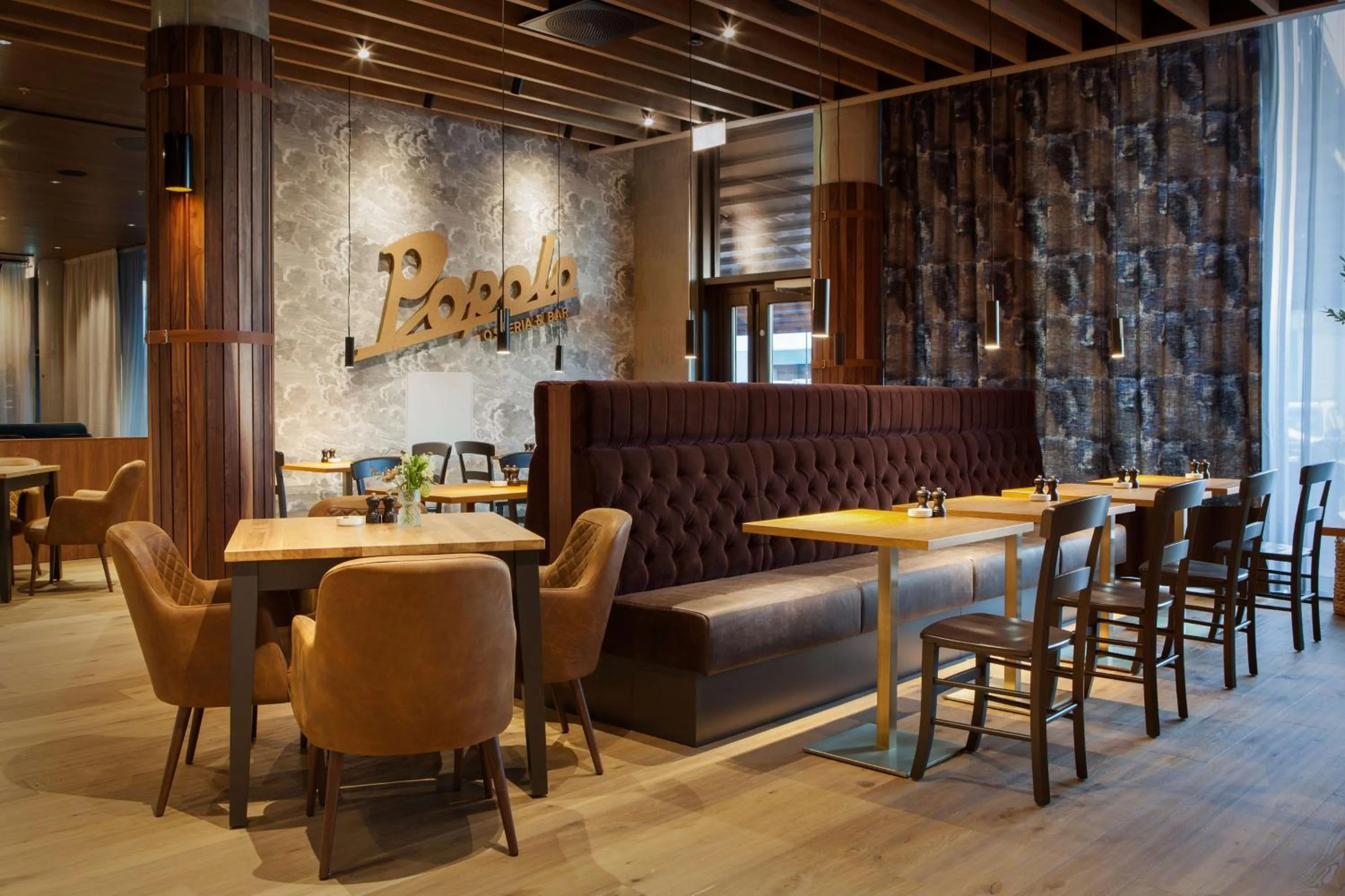 Restaurant/places to eat in Scandic Flesland Airport