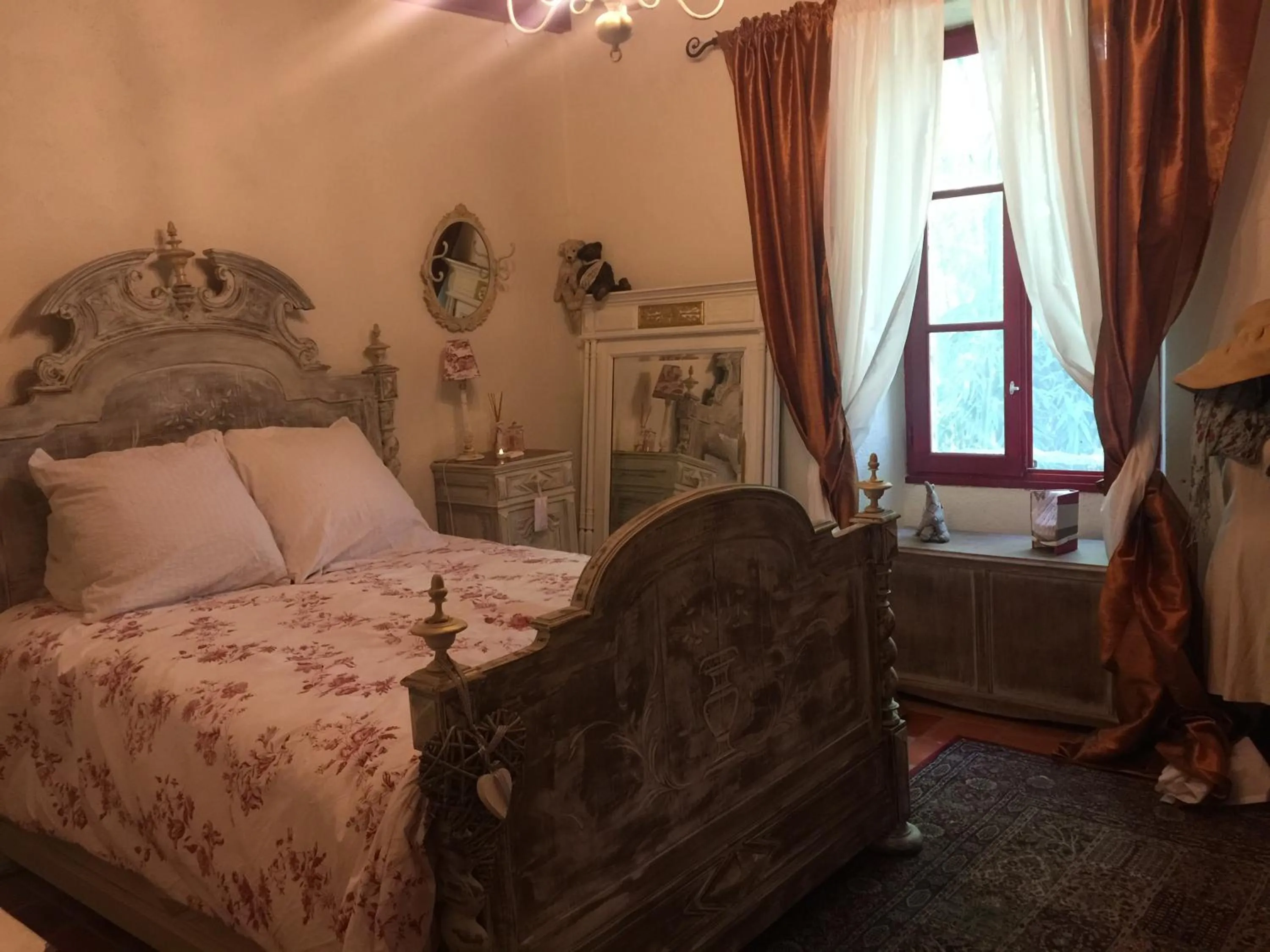 Photo of the whole room in Le Peyrail