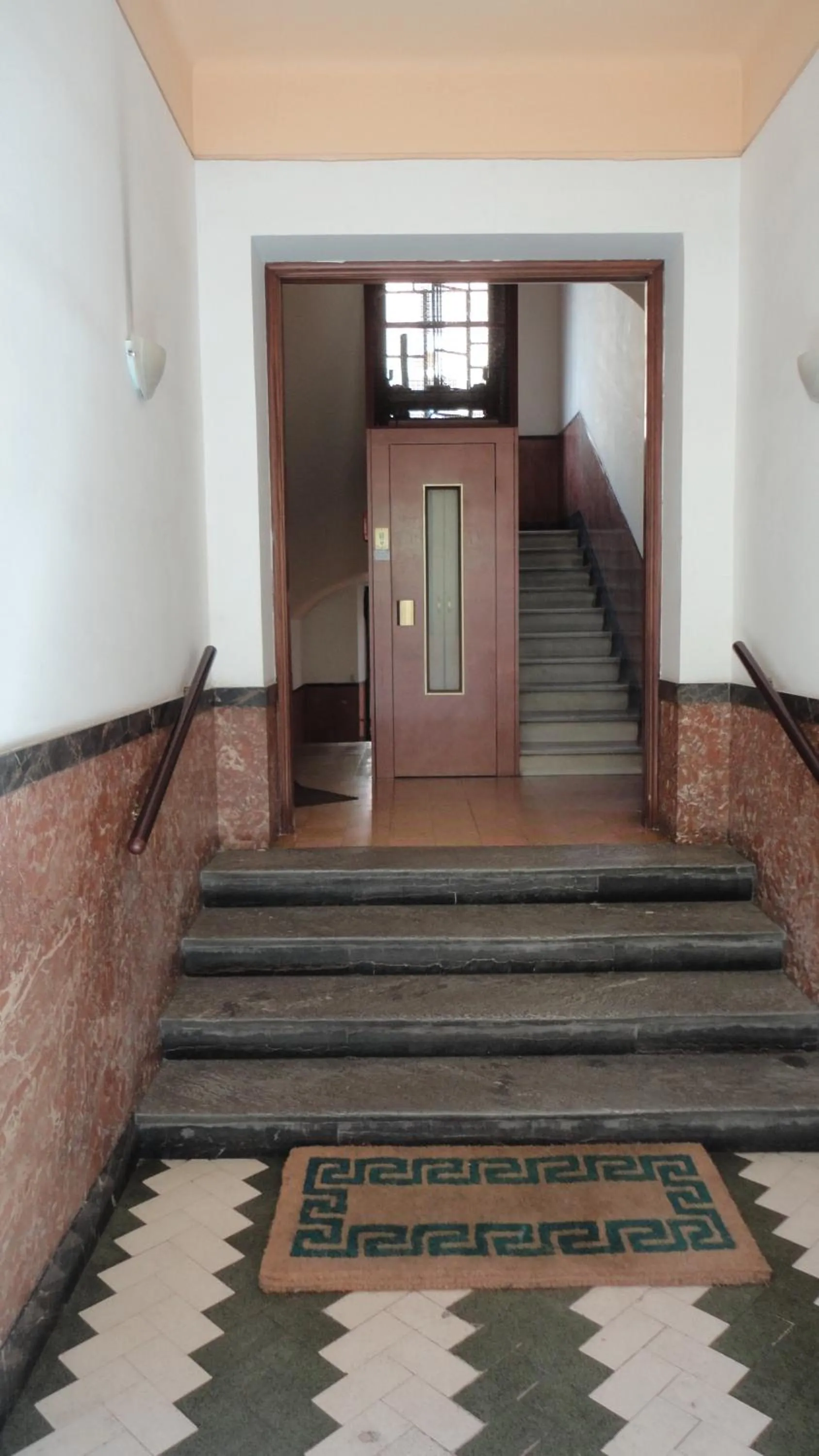Facade/entrance in FHR-Appartamento a San Giovanni
