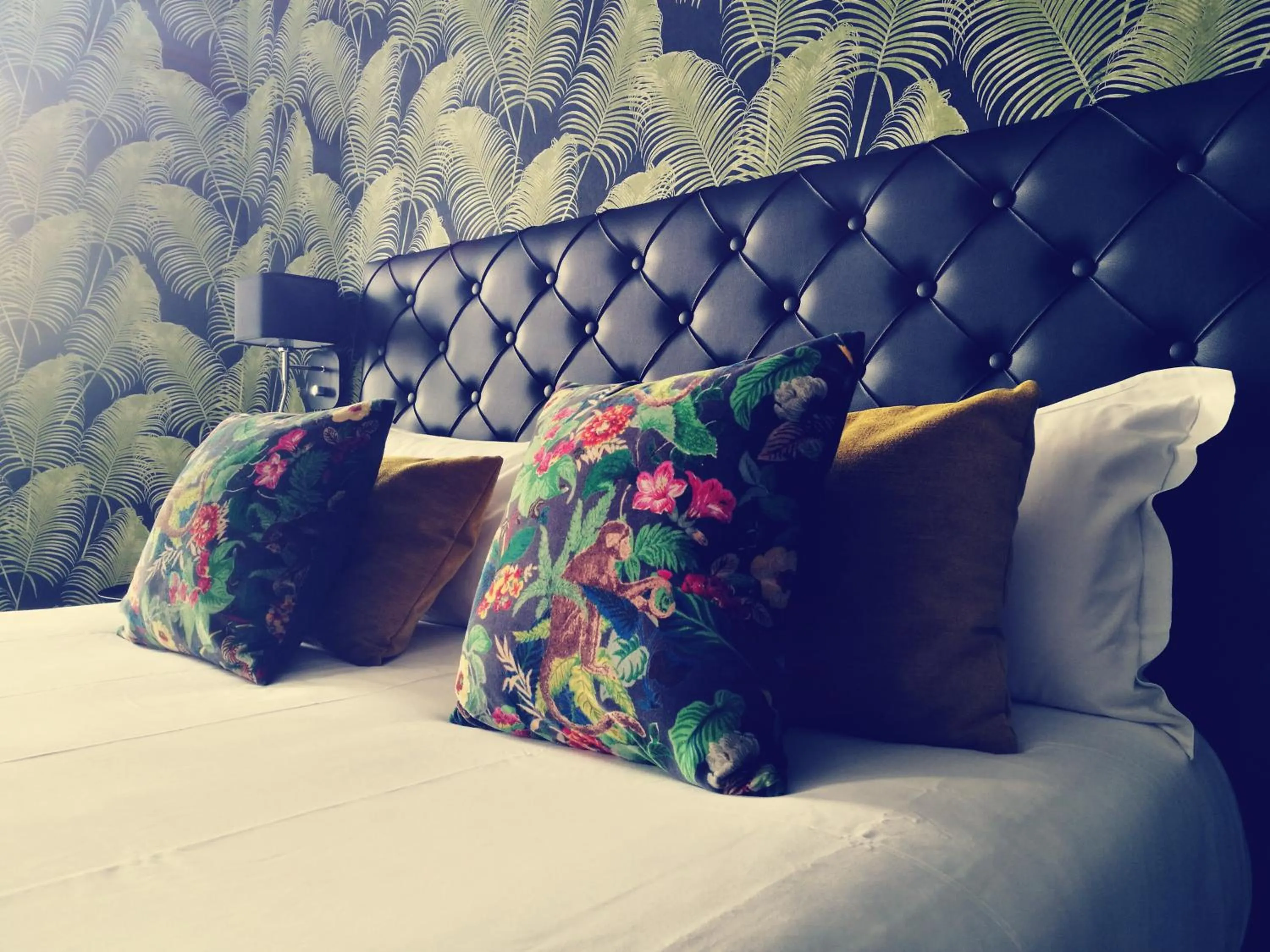 Bed in Logis Hôtel Lodge La Valette