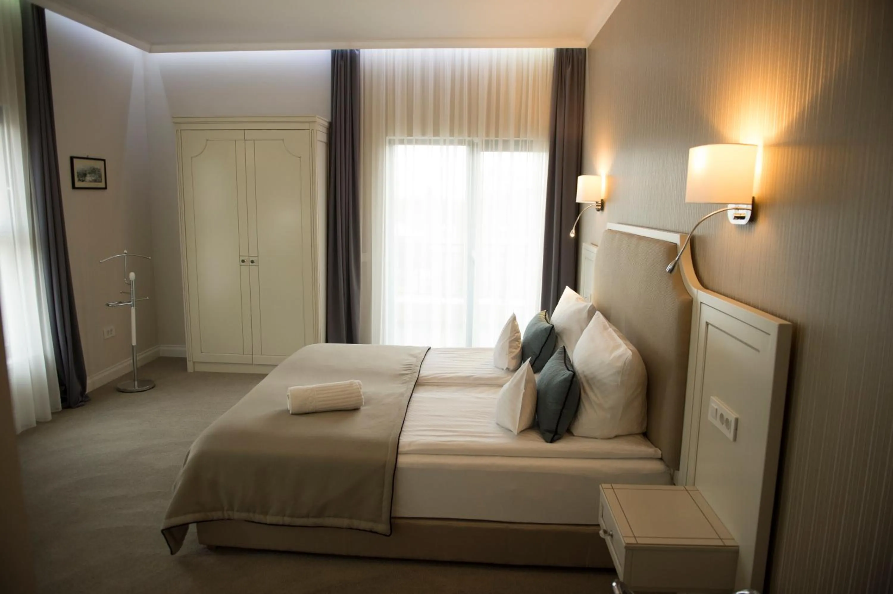 Bedroom, Bed in Nora Prestige