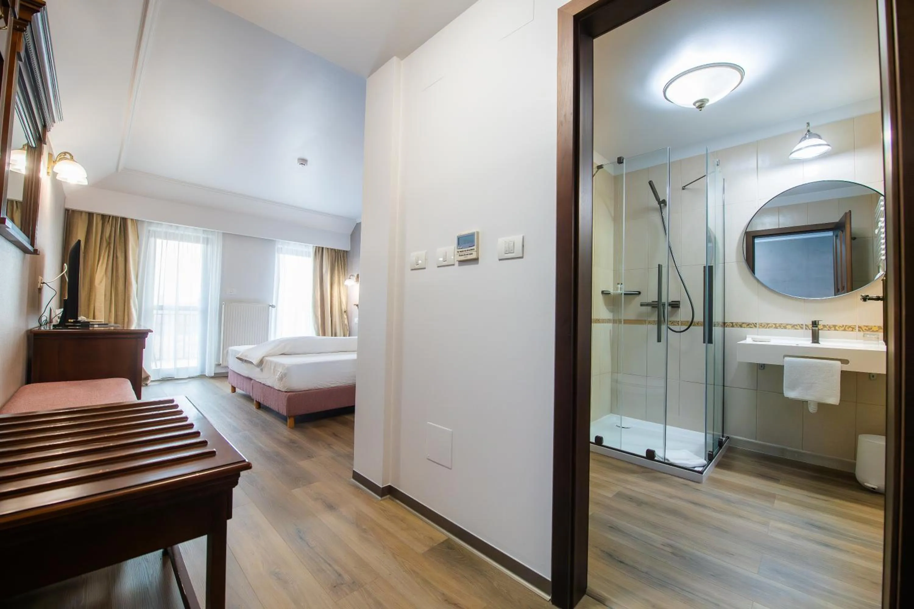 Bathroom, Bed in Nora Prestige