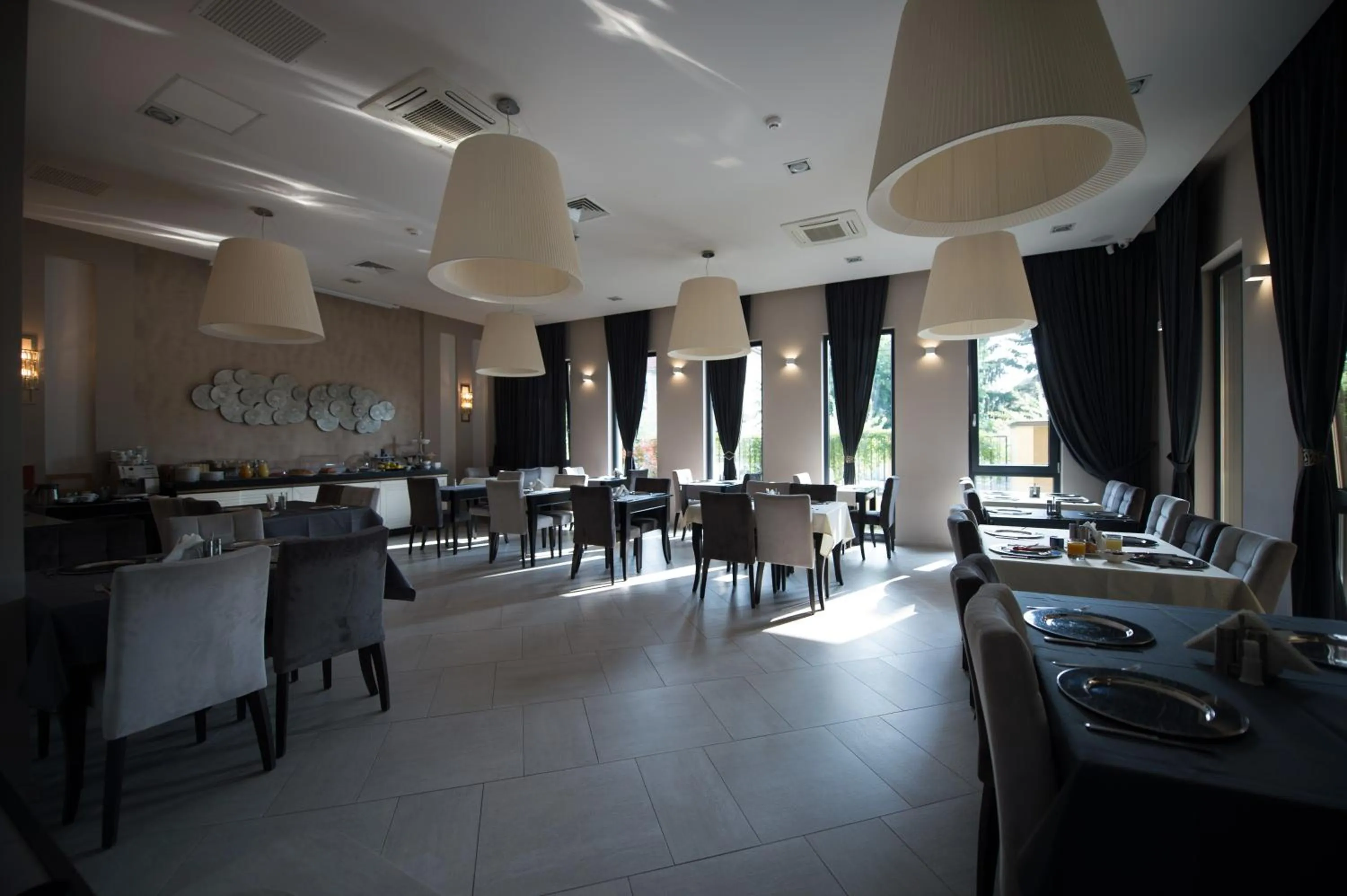 Restaurant/places to eat in Nora Prestige