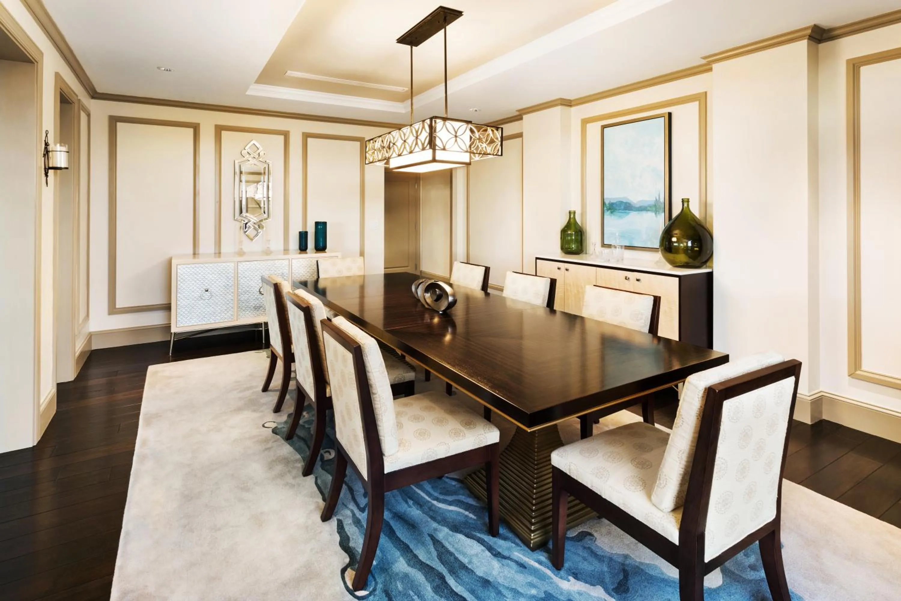 Dining area in The TENNESSEAN Hotel