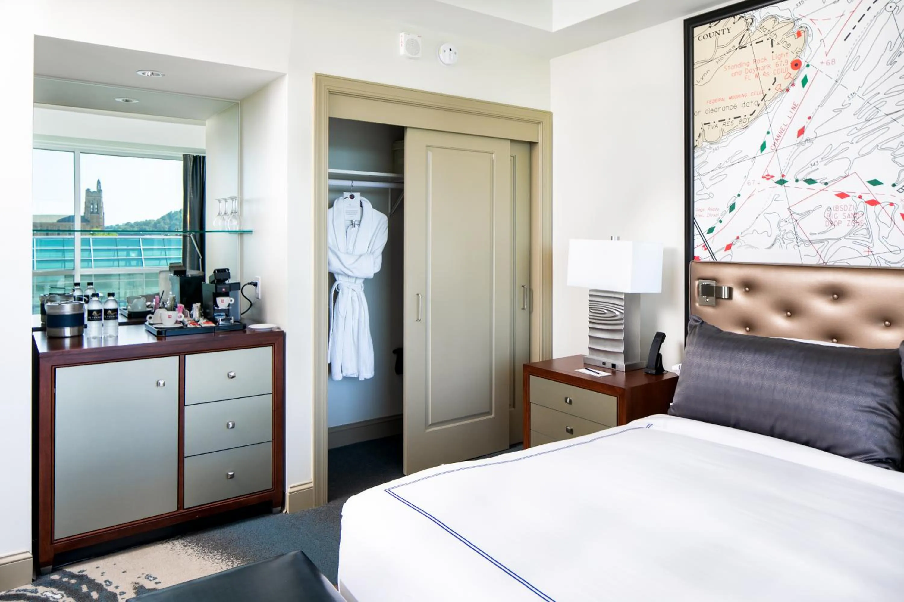 Bedroom, Bed in The TENNESSEAN Hotel