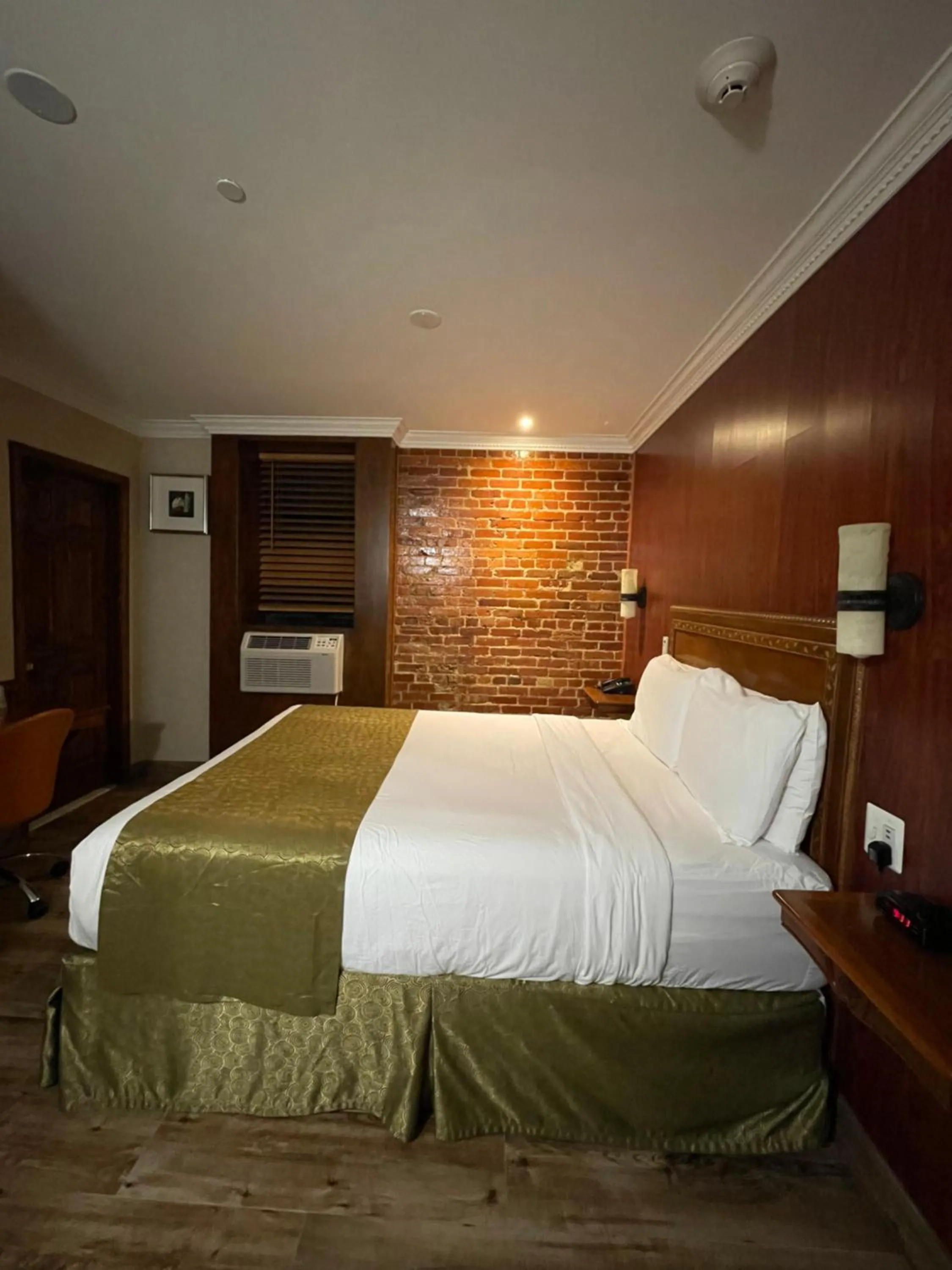 Bedroom, Bed in The Architect