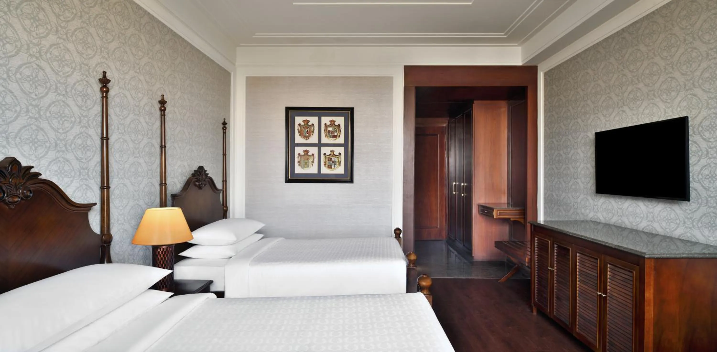 Bed in Sheraton Grand Palace Indore