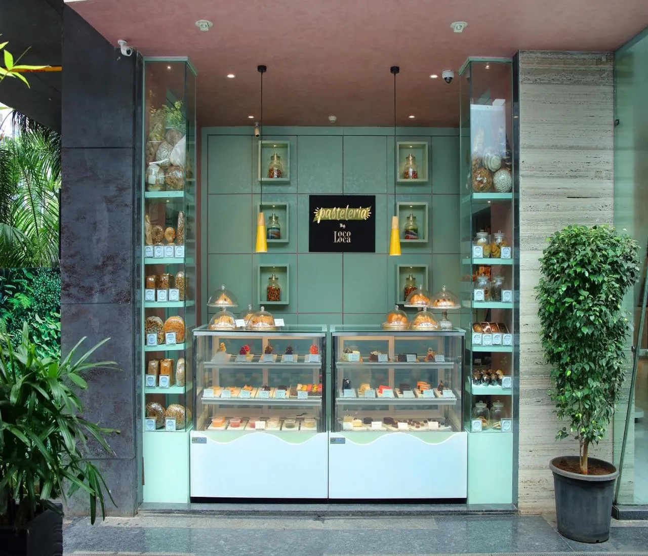 Restaurant/places to eat in The Empresa Hotel