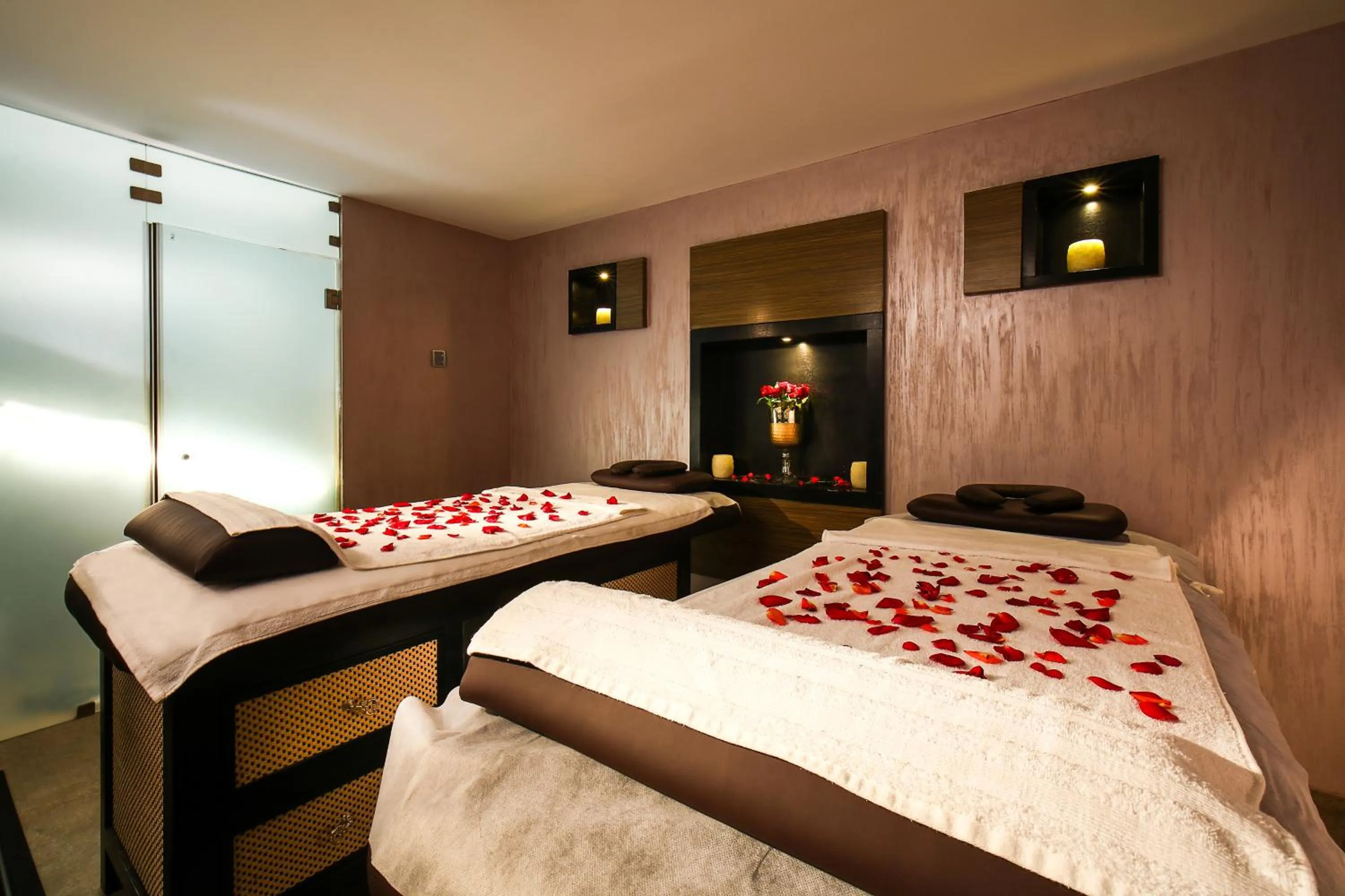 Spa and wellness centre/facilities, Bed in The Empresa Hotel