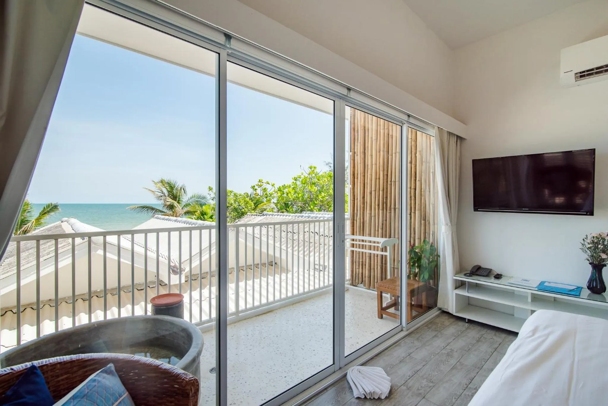 Sea view, Bed in Baan KangMung Hua Hin On The Beach