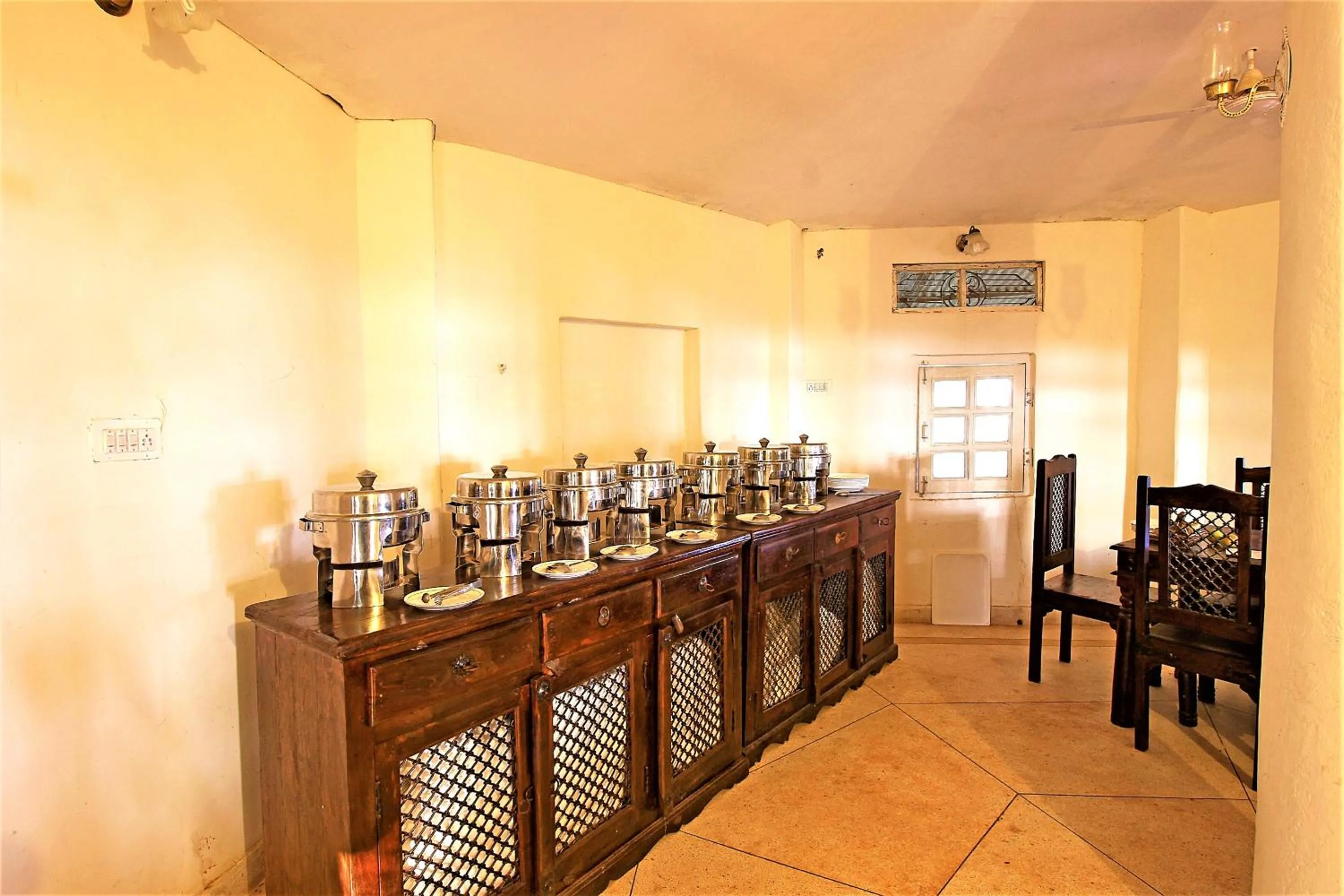 Restaurant/places to eat in Bhadrawati - A Riverside Safari Lodge Ranthambore