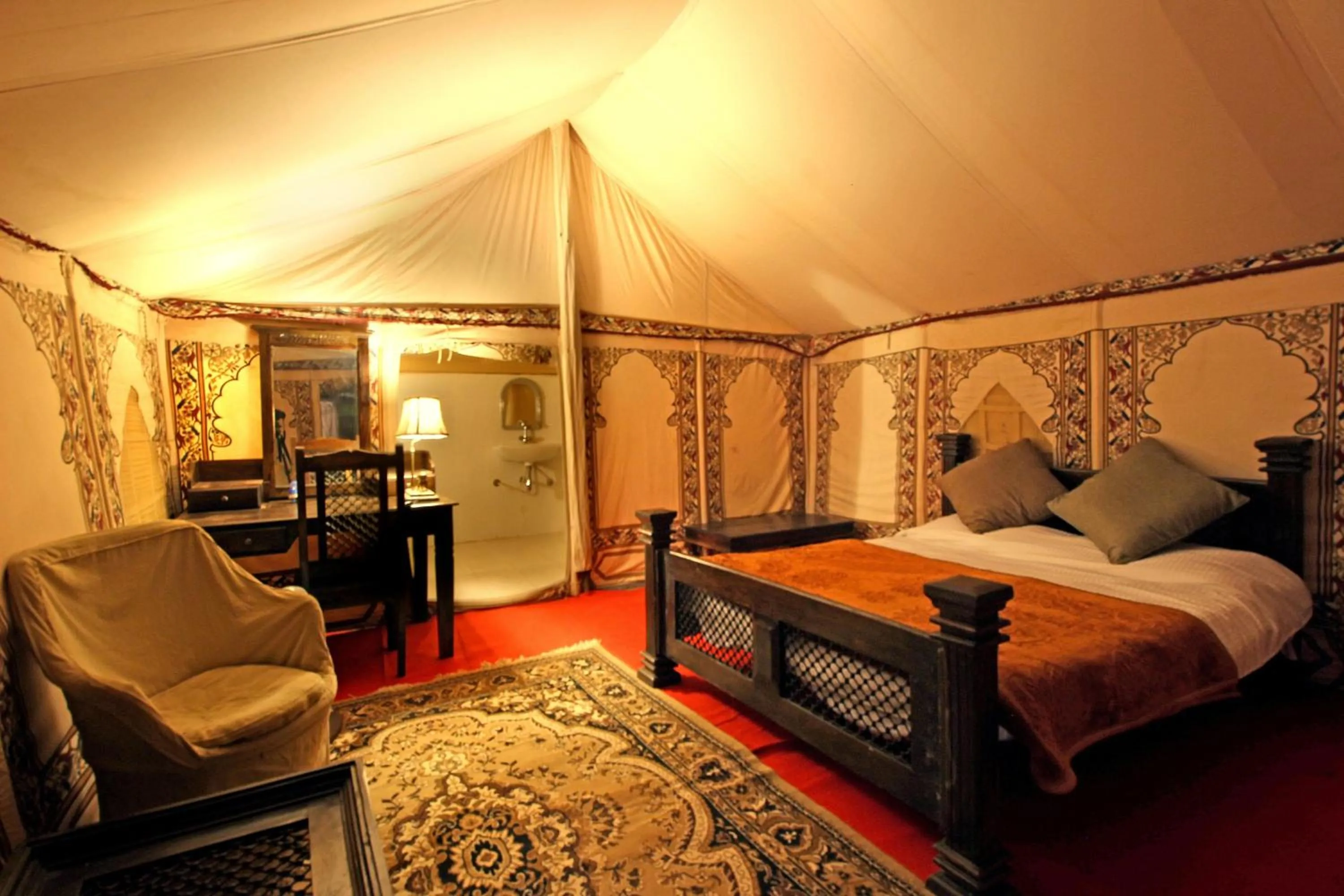 Bedroom, Bed in Bhadrawati - A Riverside Safari Lodge Ranthambore