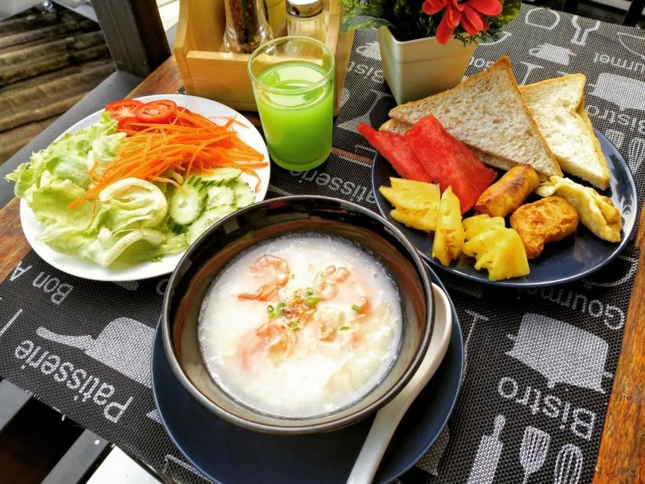 Food and drinks in Hotel De Nara