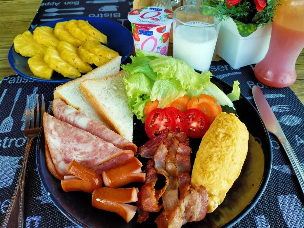 Continental breakfast in Hotel De Nara