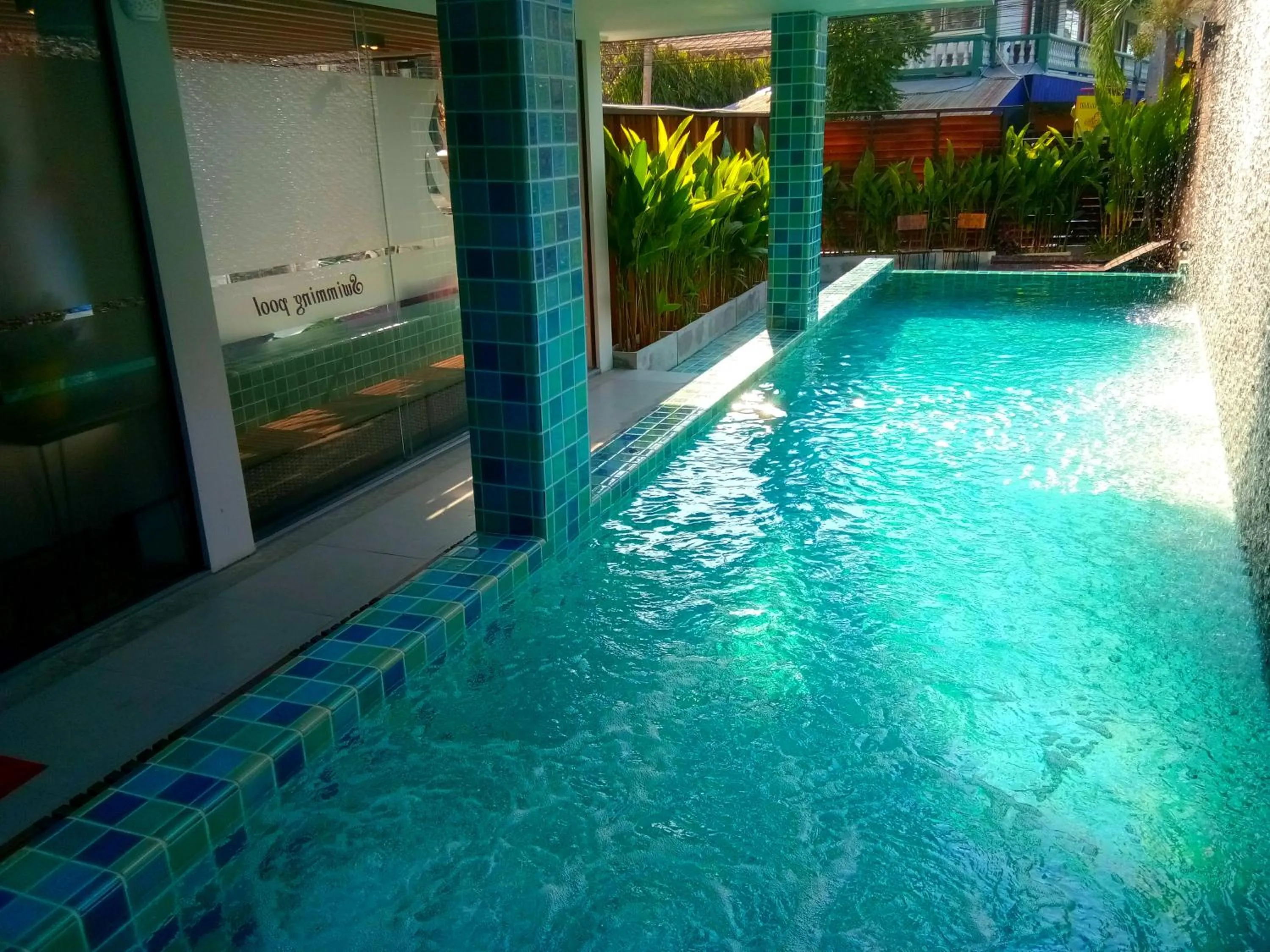 Swimming pool in Hotel De Nara