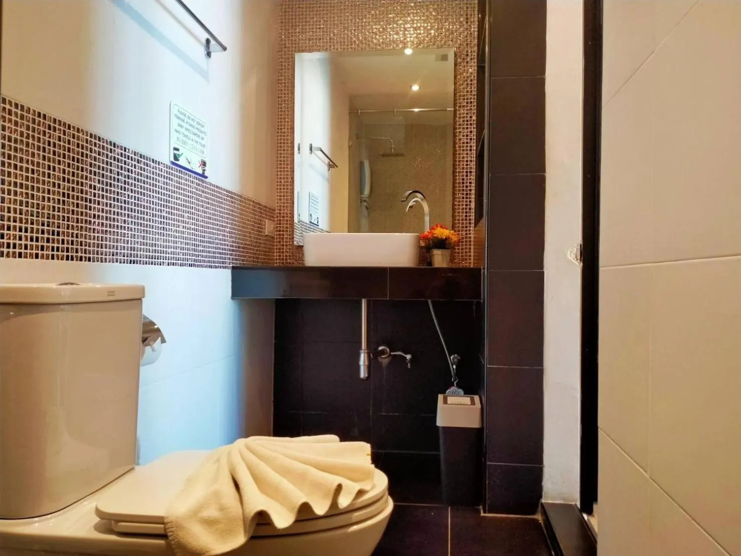 Bathroom in Hotel De Nara