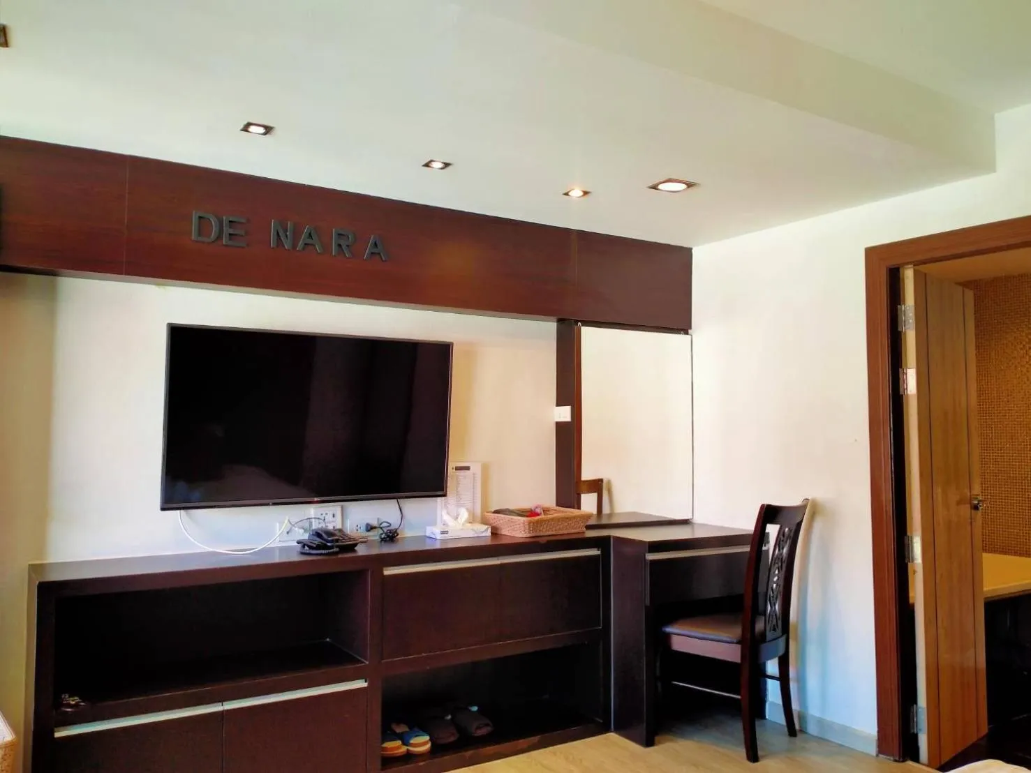 TV and multimedia in Hotel De Nara