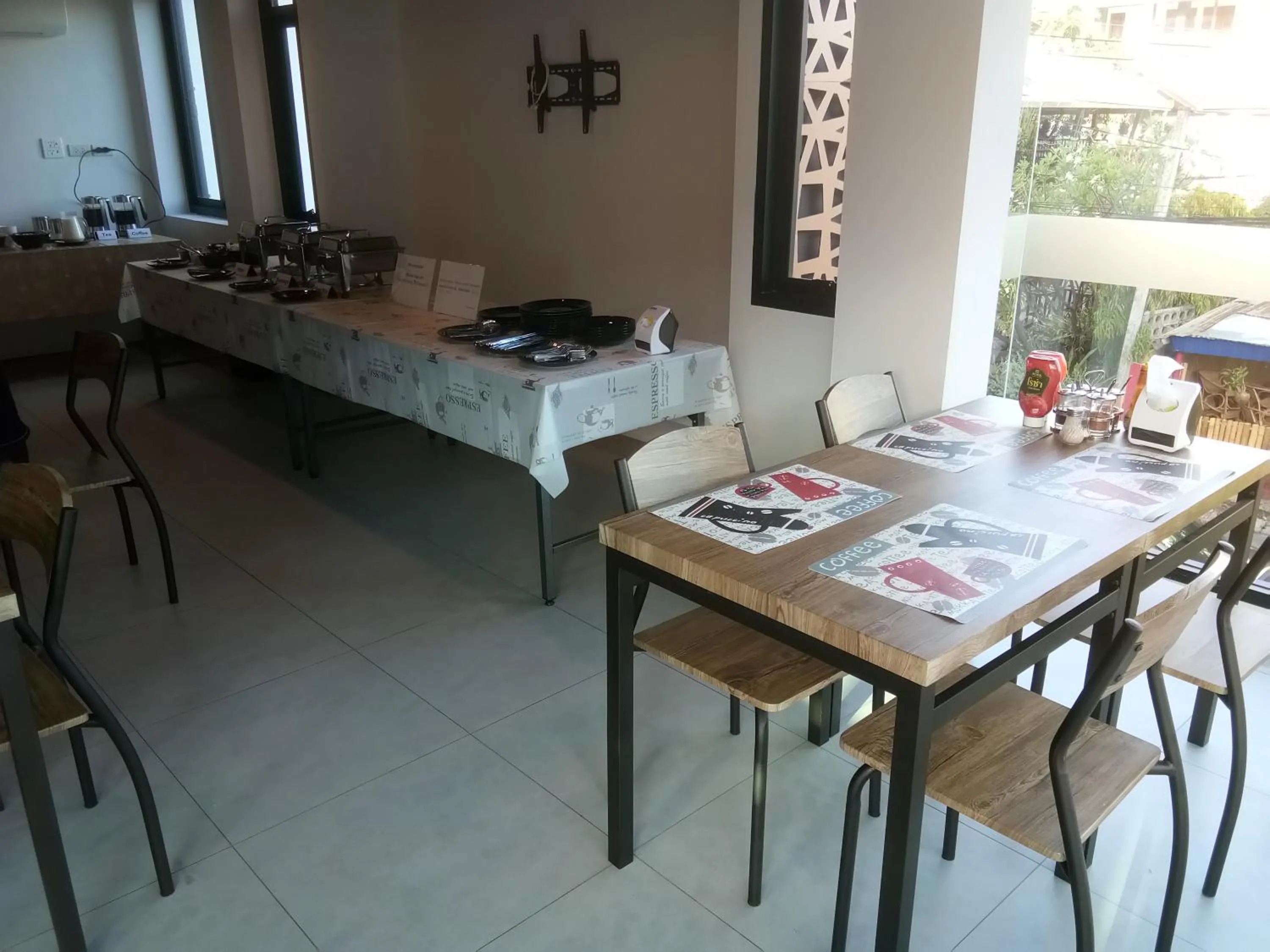 Restaurant/places to eat in Hotel De Nara